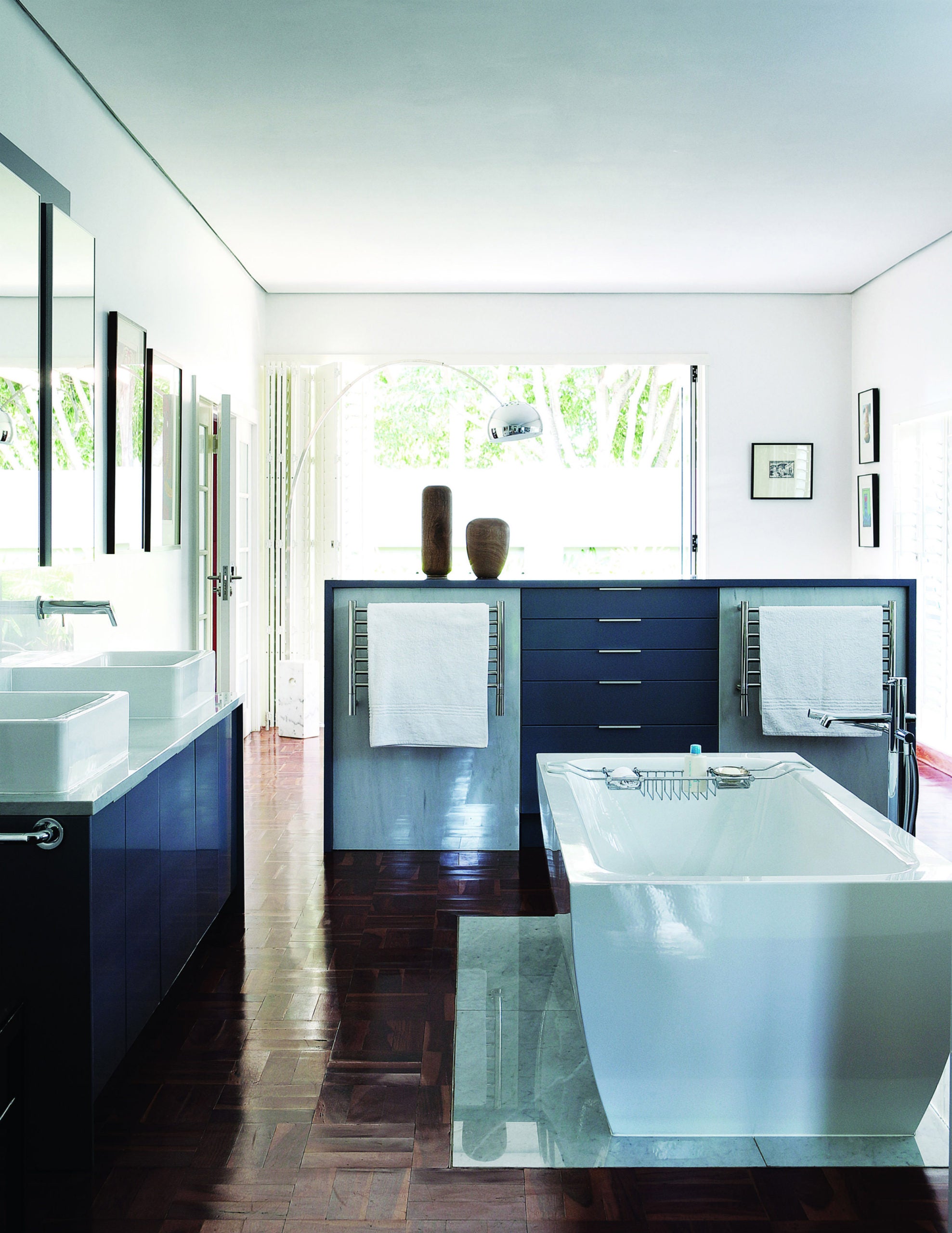 Jeeves Model H Straight 7 Bar Hardwired Towel Warmer