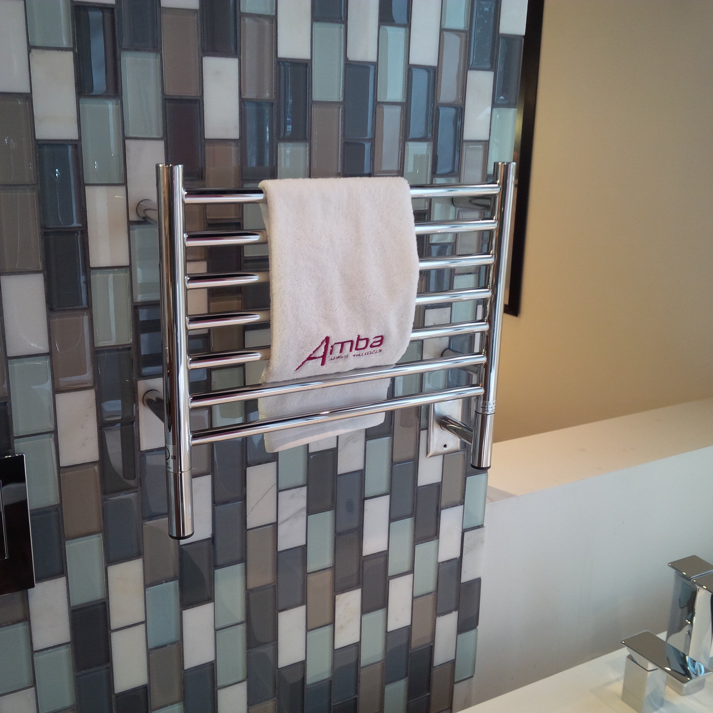 Jeeves Model H Straight 7 Bar Hardwired Towel Warmer