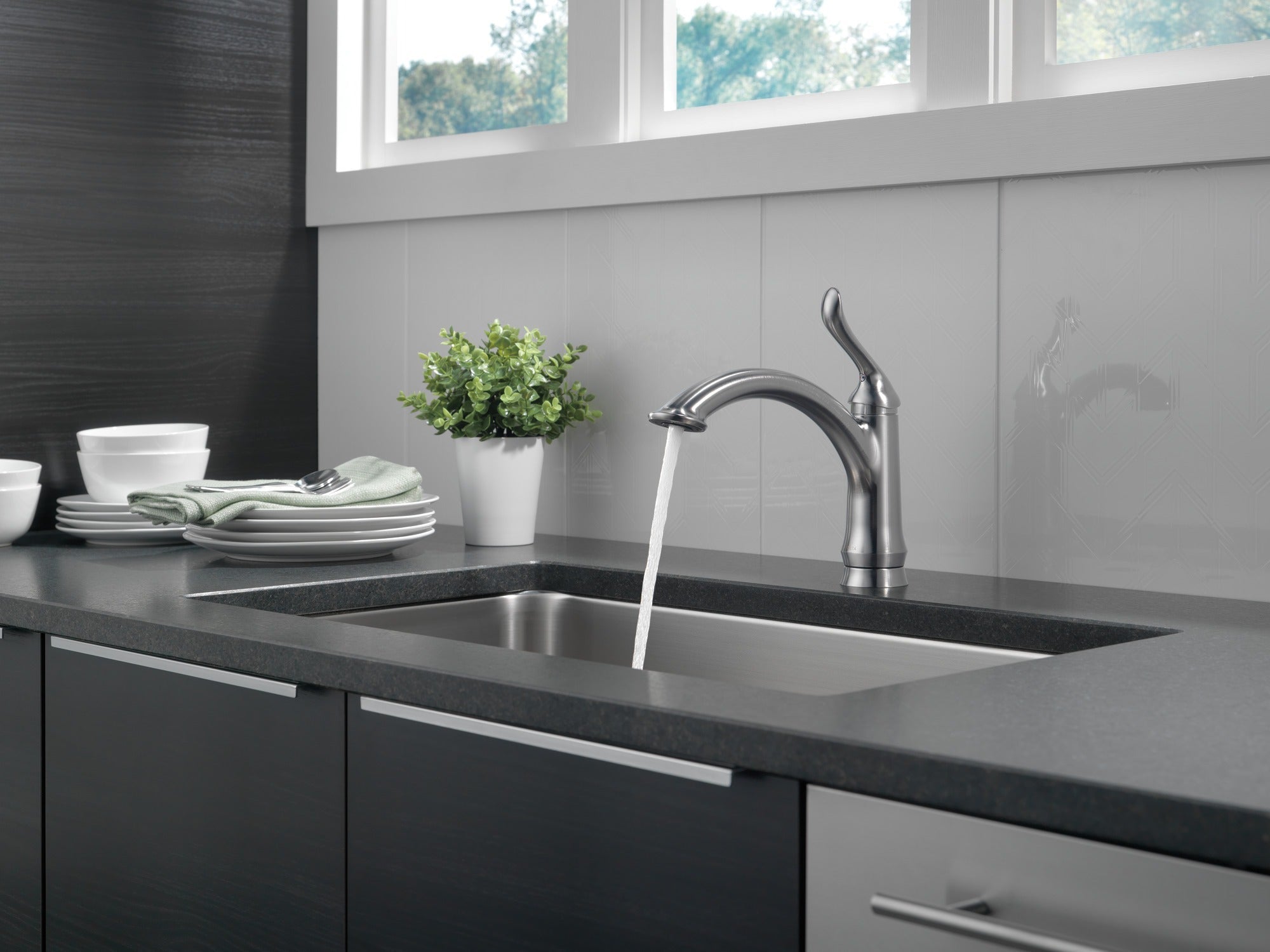 Delta Linden™ Single Handle Kitchen Faucet