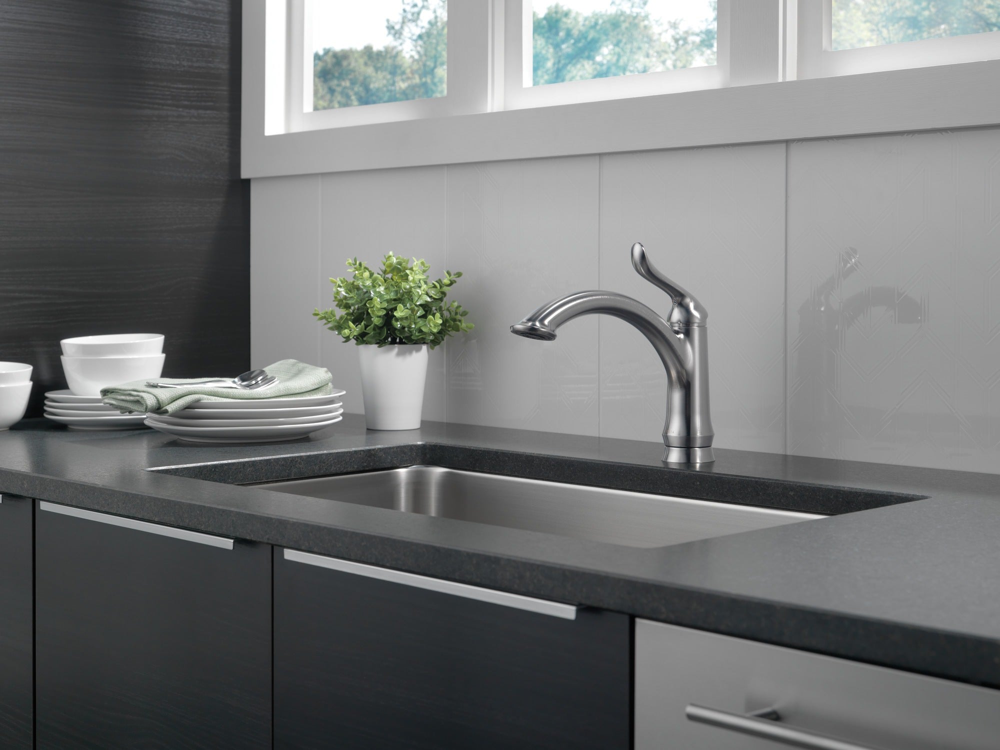 Delta Linden™ Single Handle Kitchen Faucet