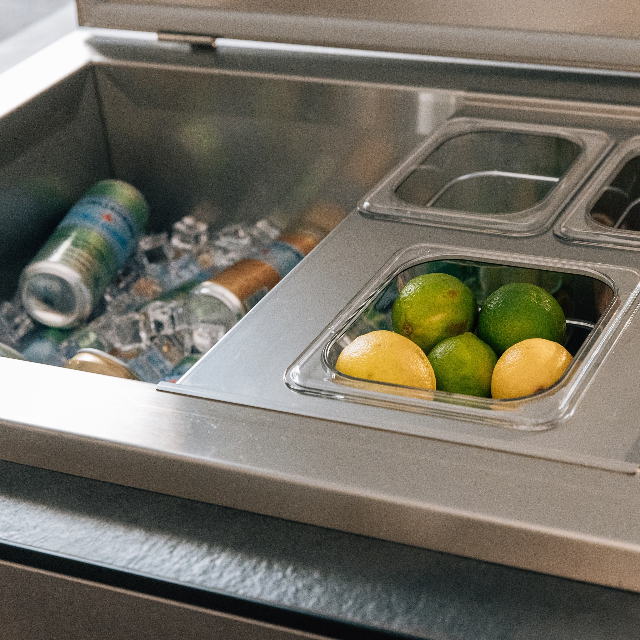Summerset 28"x 21" Ice Chest, IC-28