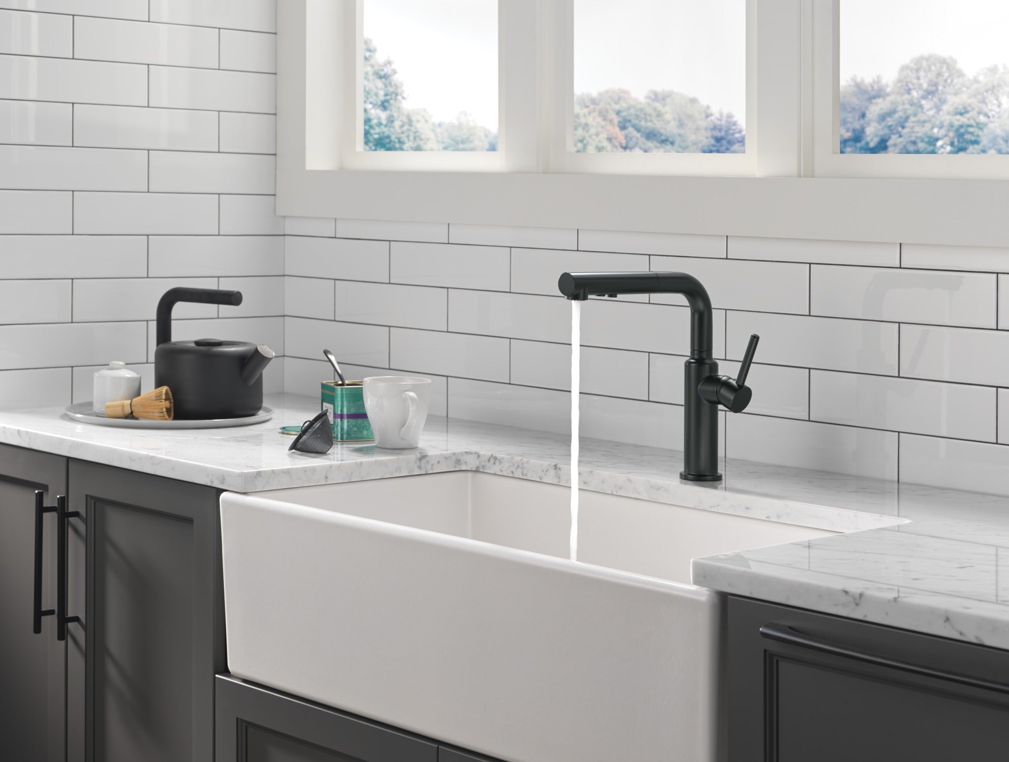Delta Daneri™ Single Handle Pull-Out Kitchen Faucet