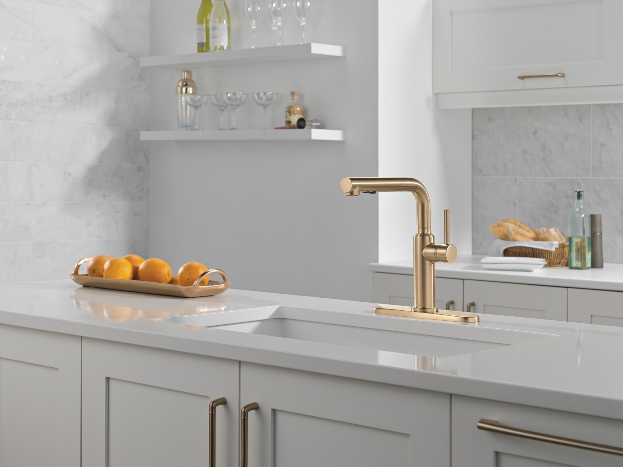 Delta Daneri™ Single Handle Pull-Out Kitchen Faucet