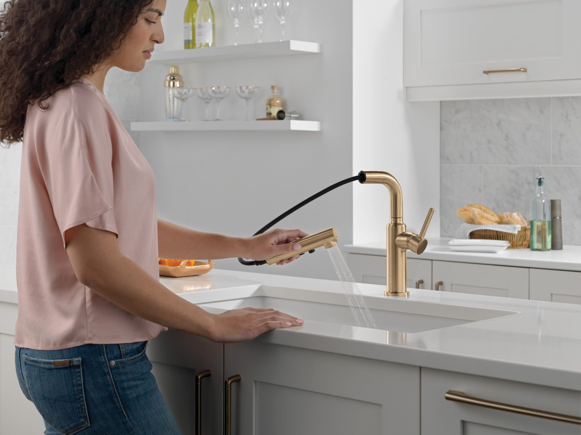 Delta Daneri™ Single Handle Pull-Out Kitchen Faucet