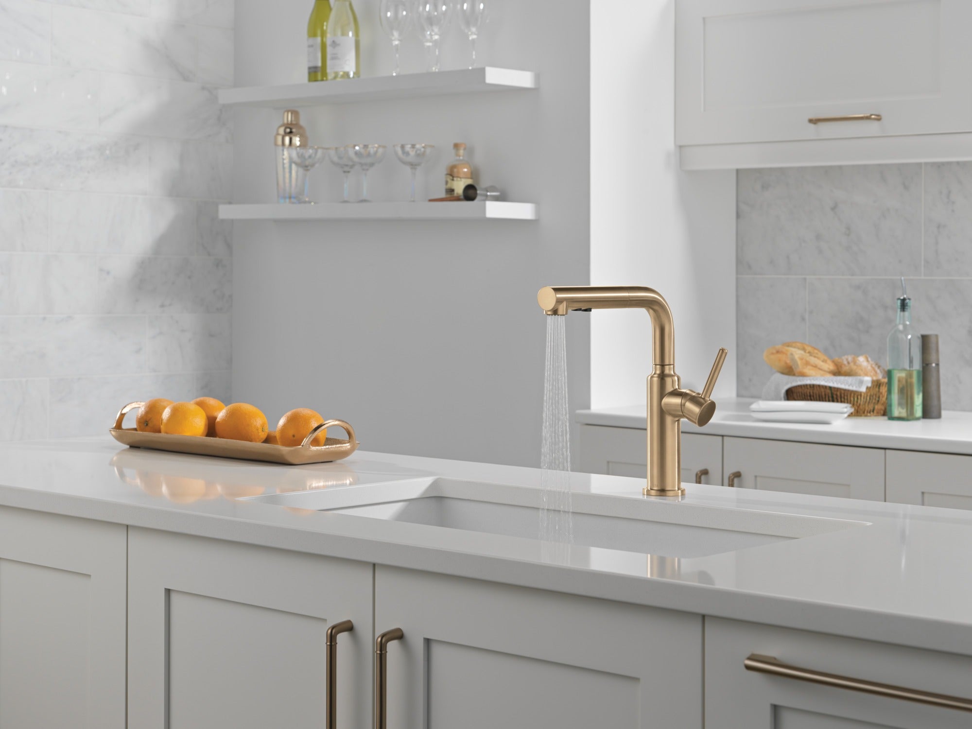 Delta Daneri™ Single Handle Pull-Out Kitchen Faucet
