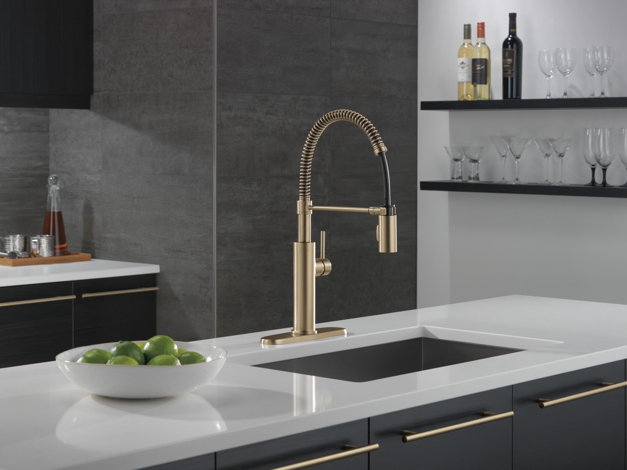 Delta Antoni® Single-Handle Pull-Down Spring Kitchen Faucet