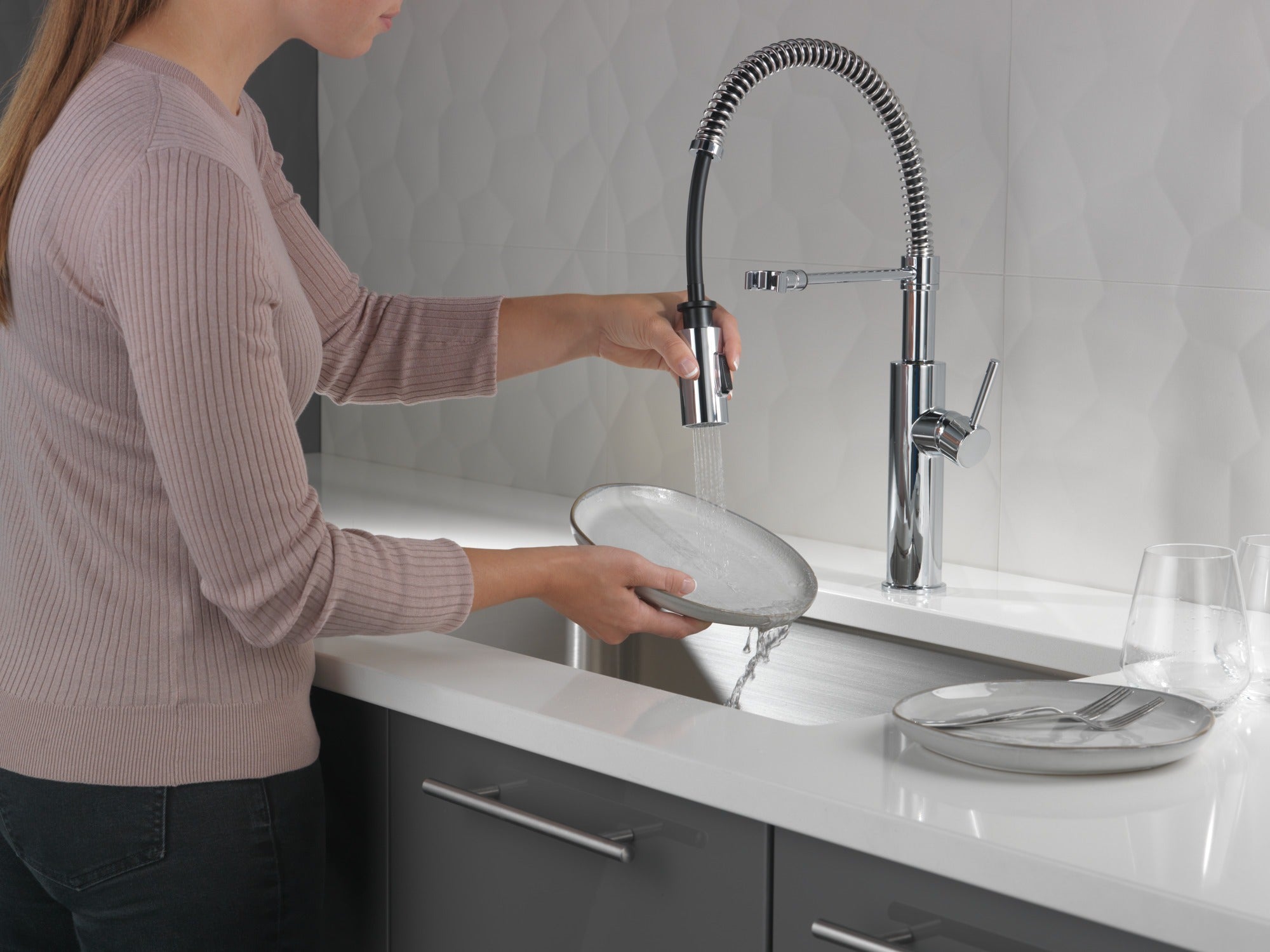 Delta Antoni® Single-Handle Pull-Down Spring Kitchen Faucet