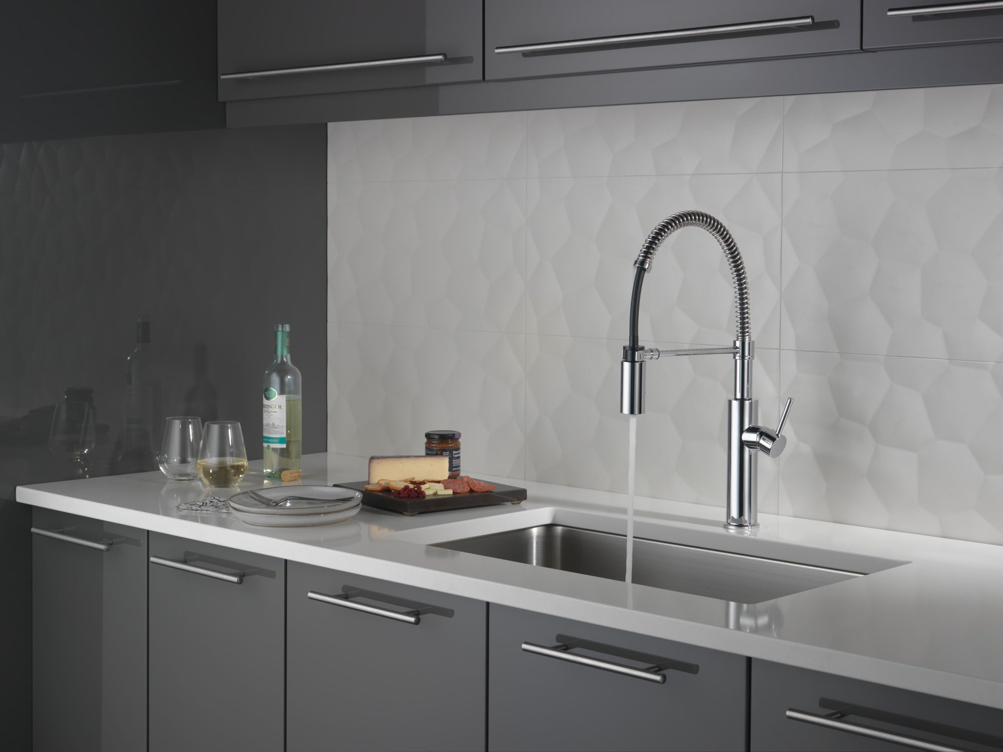 Delta Antoni® Single-Handle Pull-Down Spring Kitchen Faucet