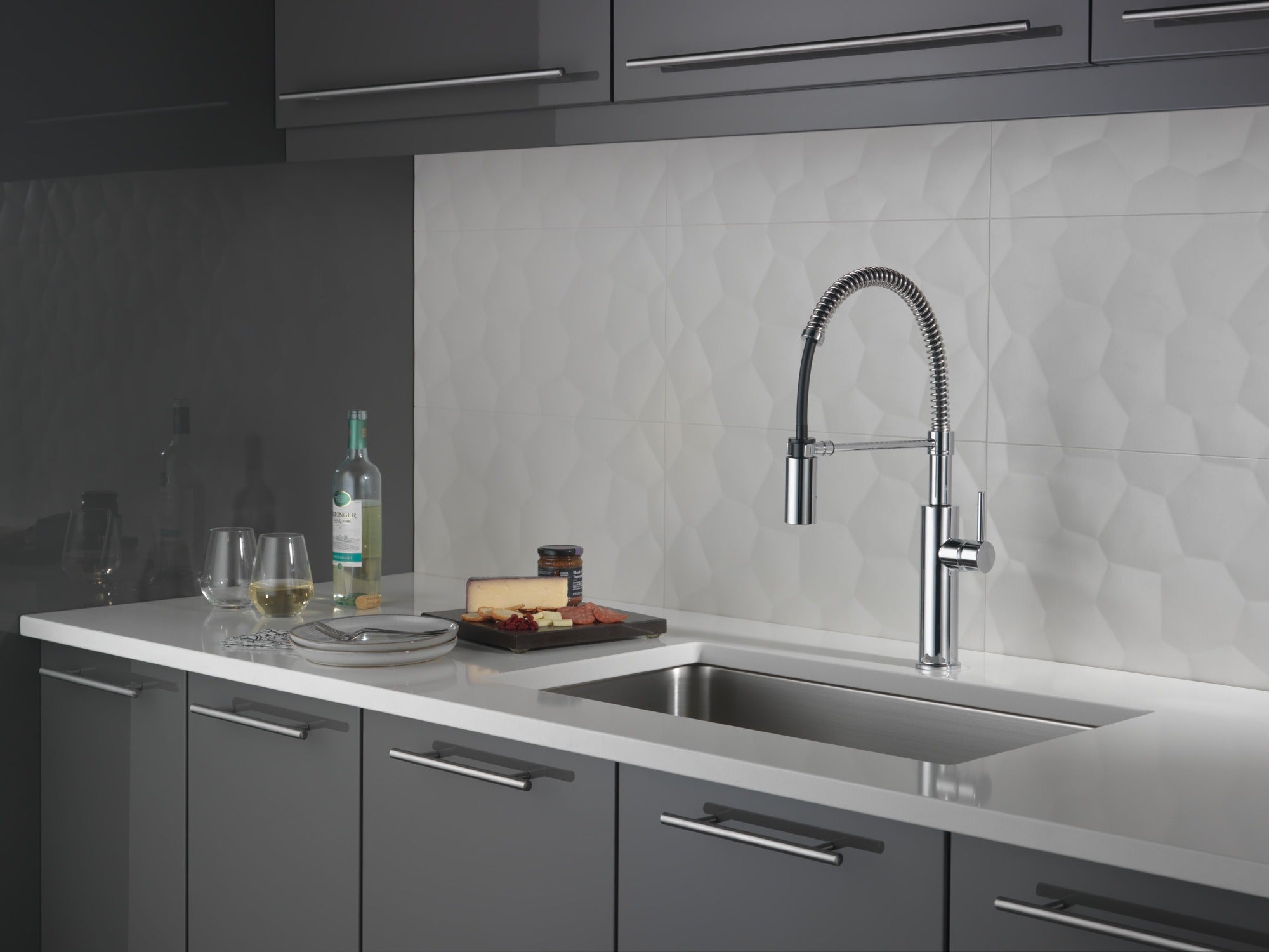 Delta Antoni® Single-Handle Pull-Down Spring Kitchen Faucet