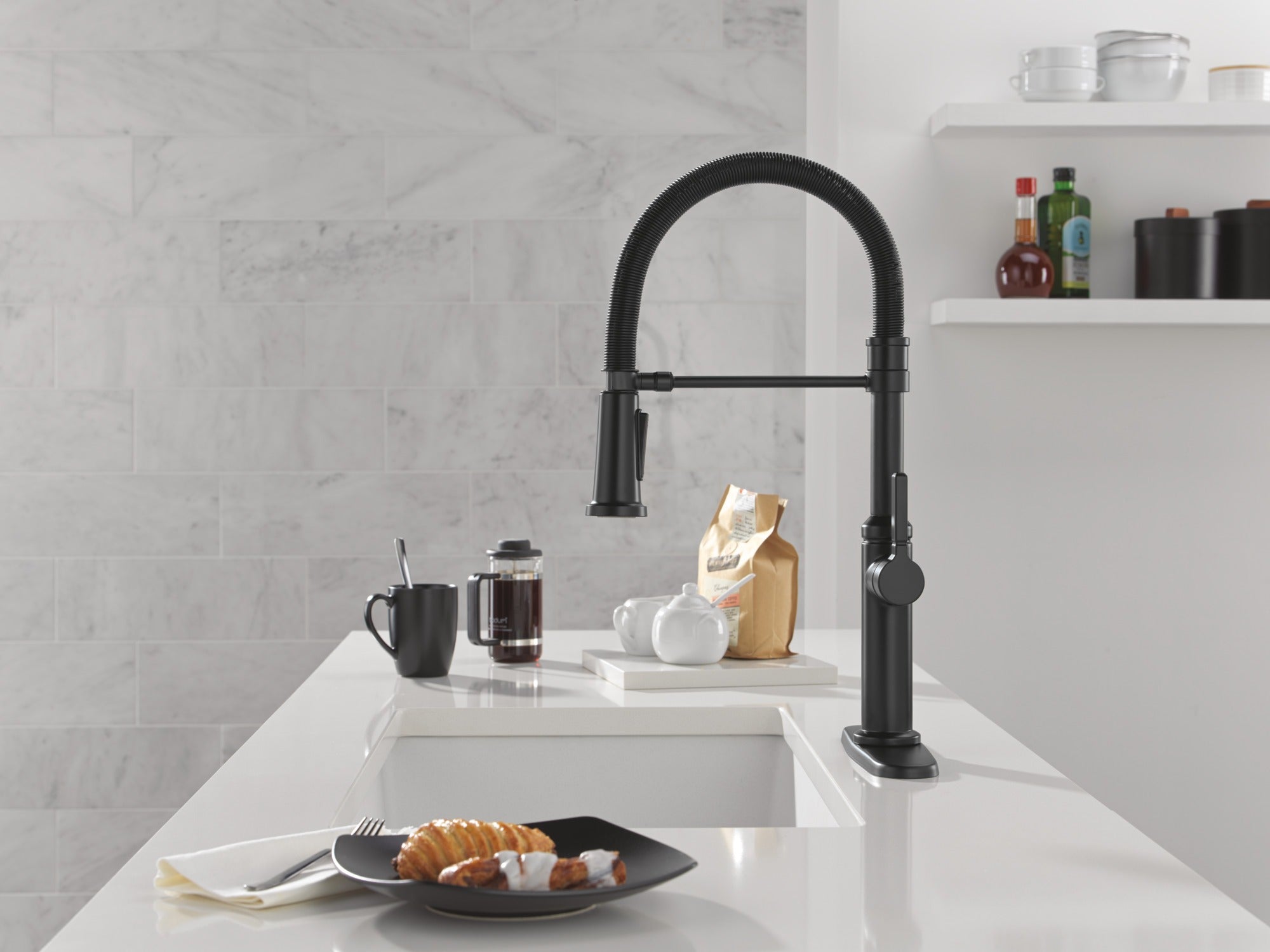 Delta Rhett® Single Handle Pull-Down Spring Kitchen Faucet