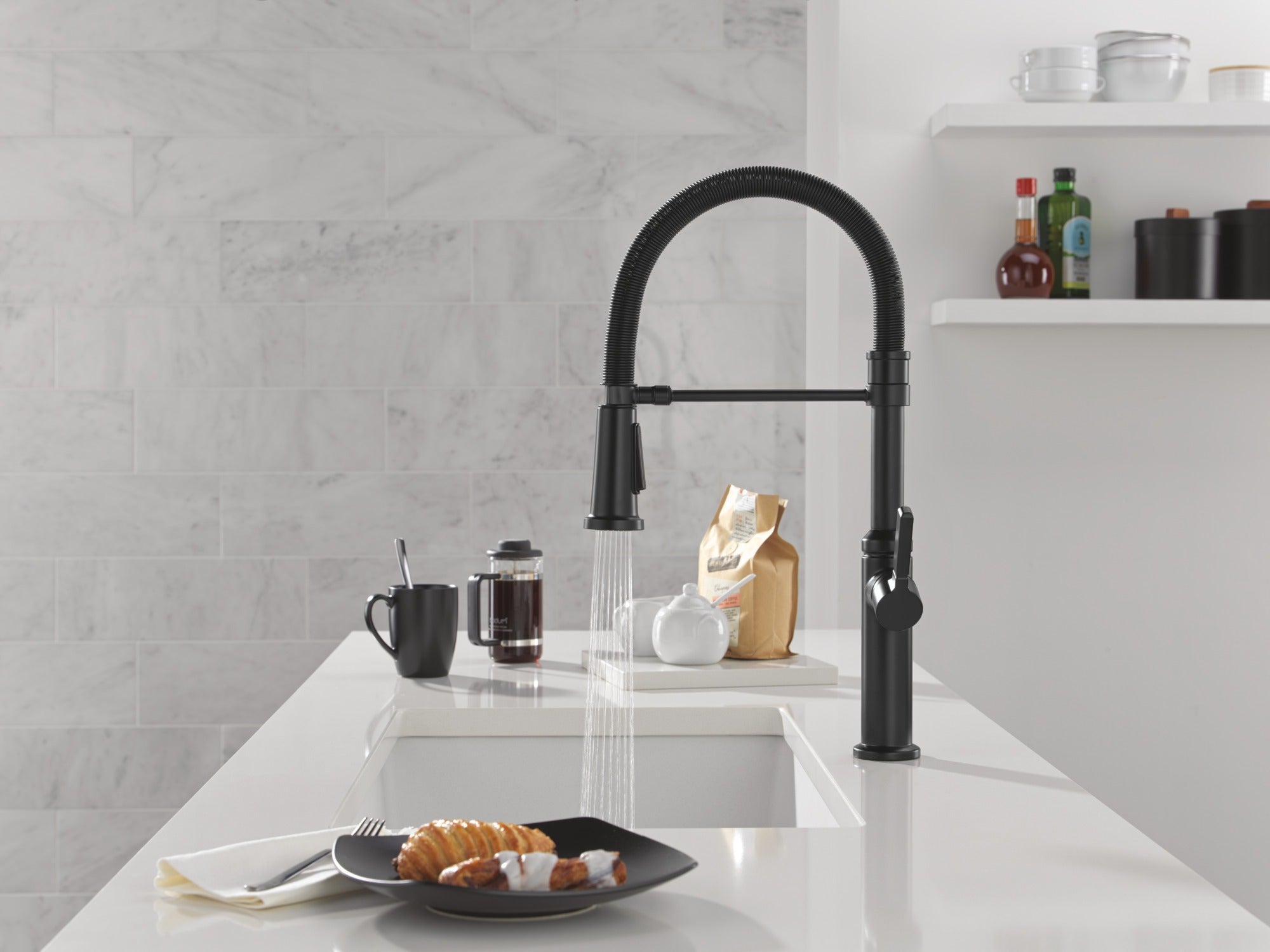 Delta Rhett® Single Handle Pull-Down Spring Kitchen Faucet