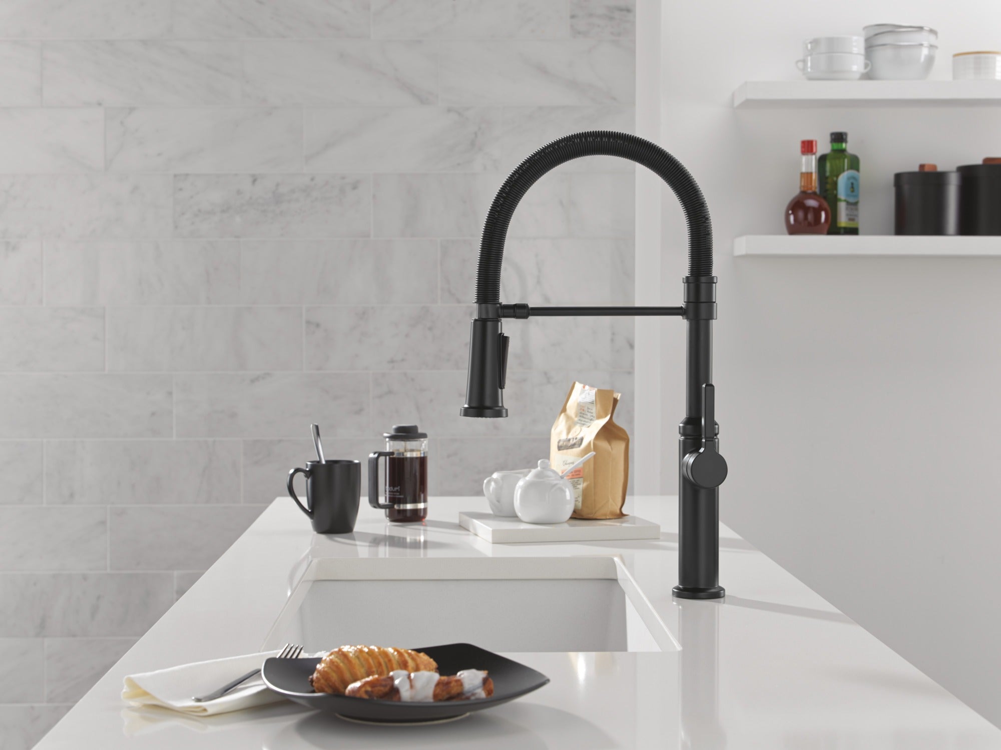 Delta Rhett® Single Handle Pull-Down Spring Kitchen Faucet