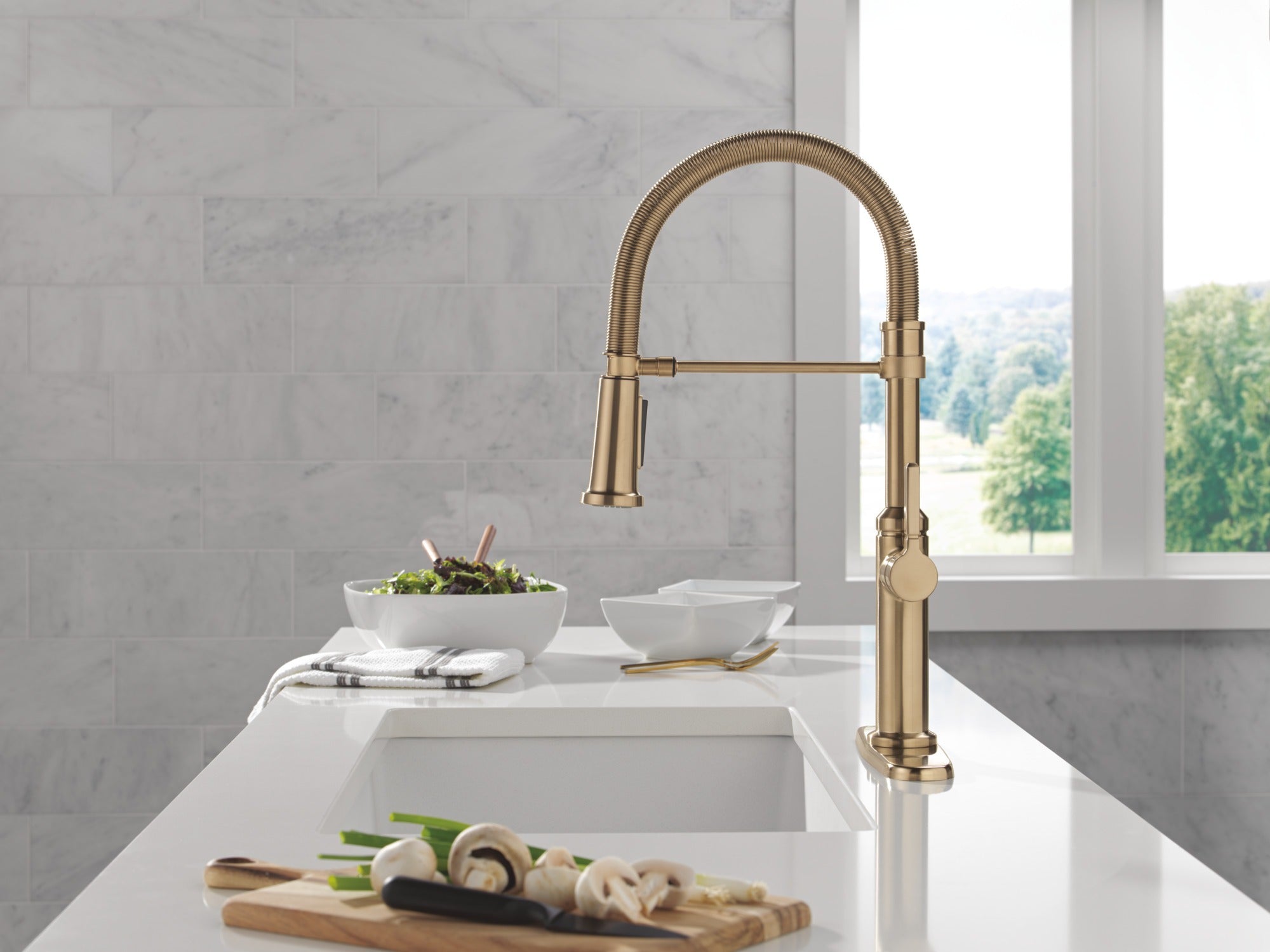 Delta Rhett® Single Handle Pull-Down Spring Kitchen Faucet