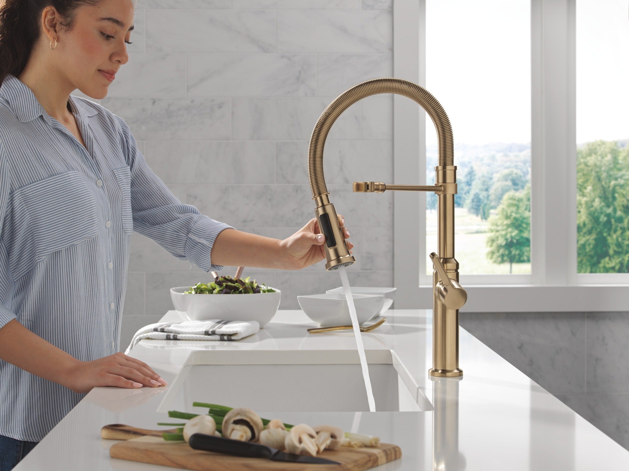 Delta Rhett® Single Handle Pull-Down Spring Kitchen Faucet