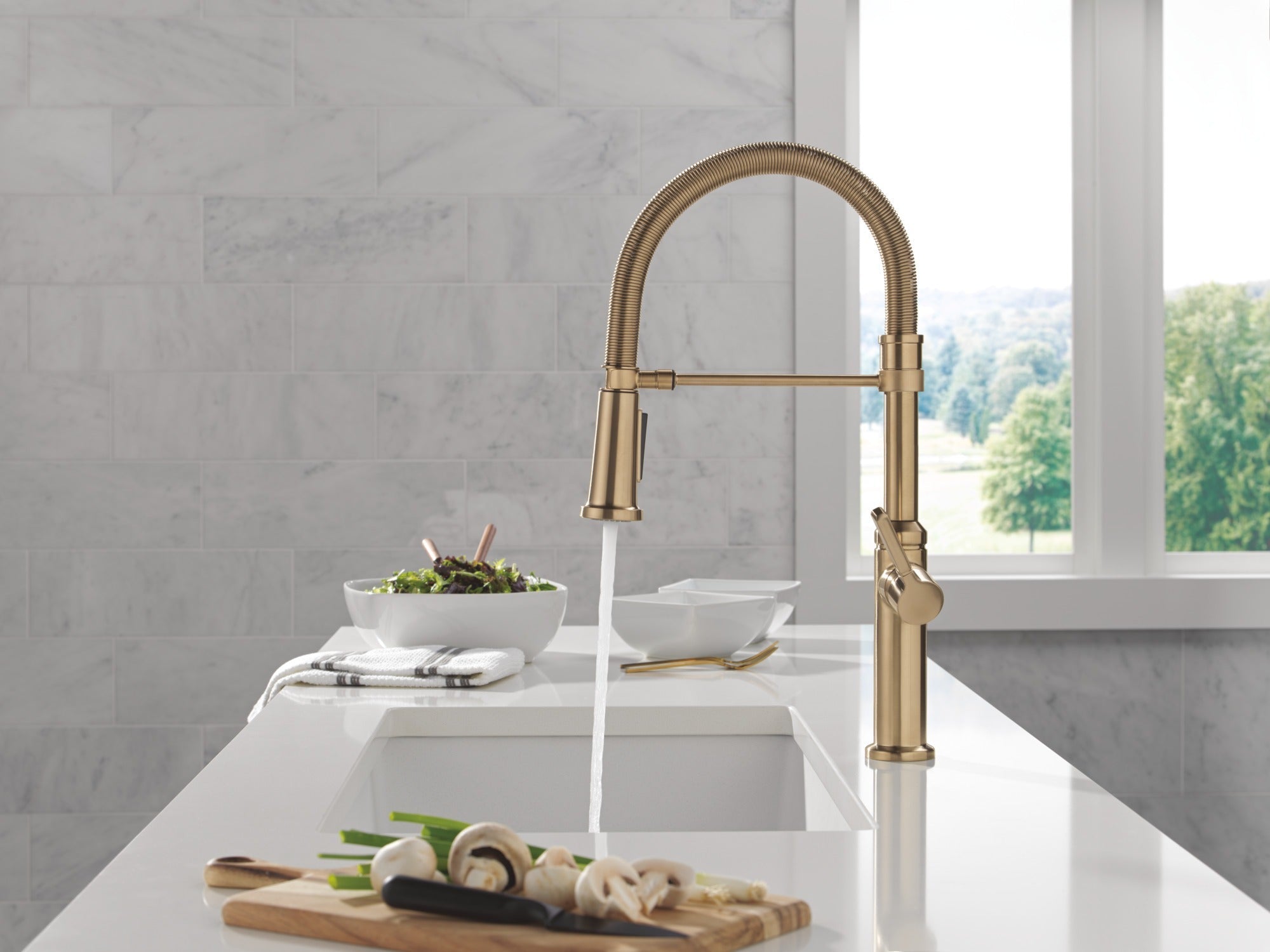Delta Rhett® Single Handle Pull-Down Spring Kitchen Faucet
