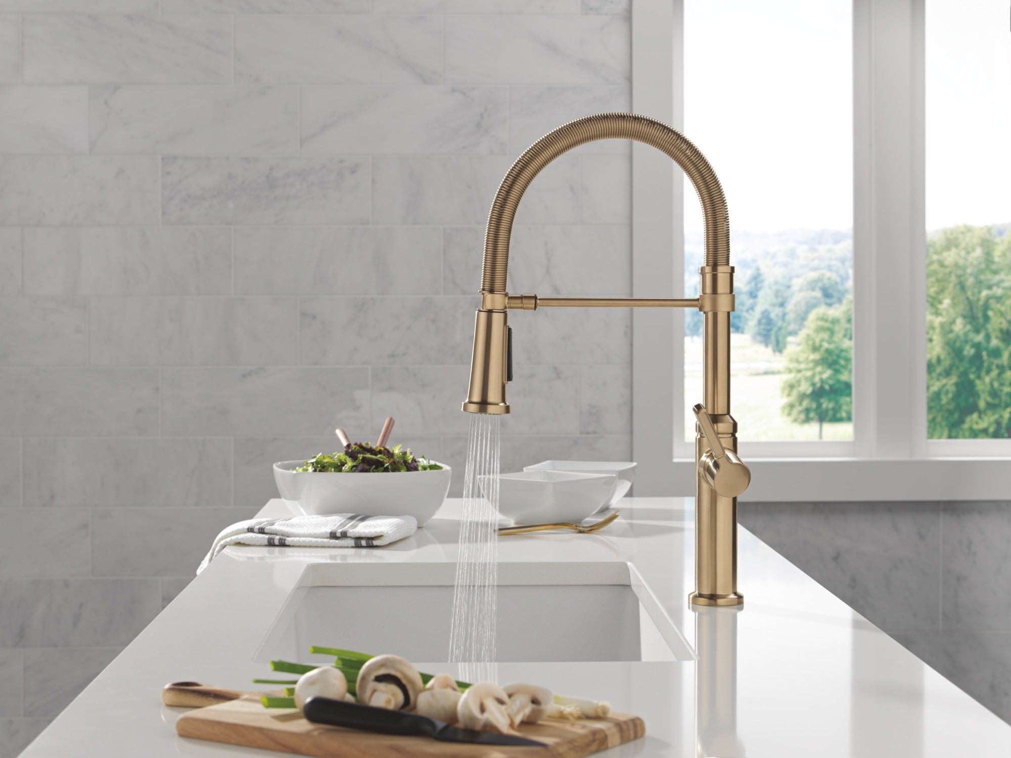 Delta Rhett® Single Handle Pull-Down Spring Kitchen Faucet