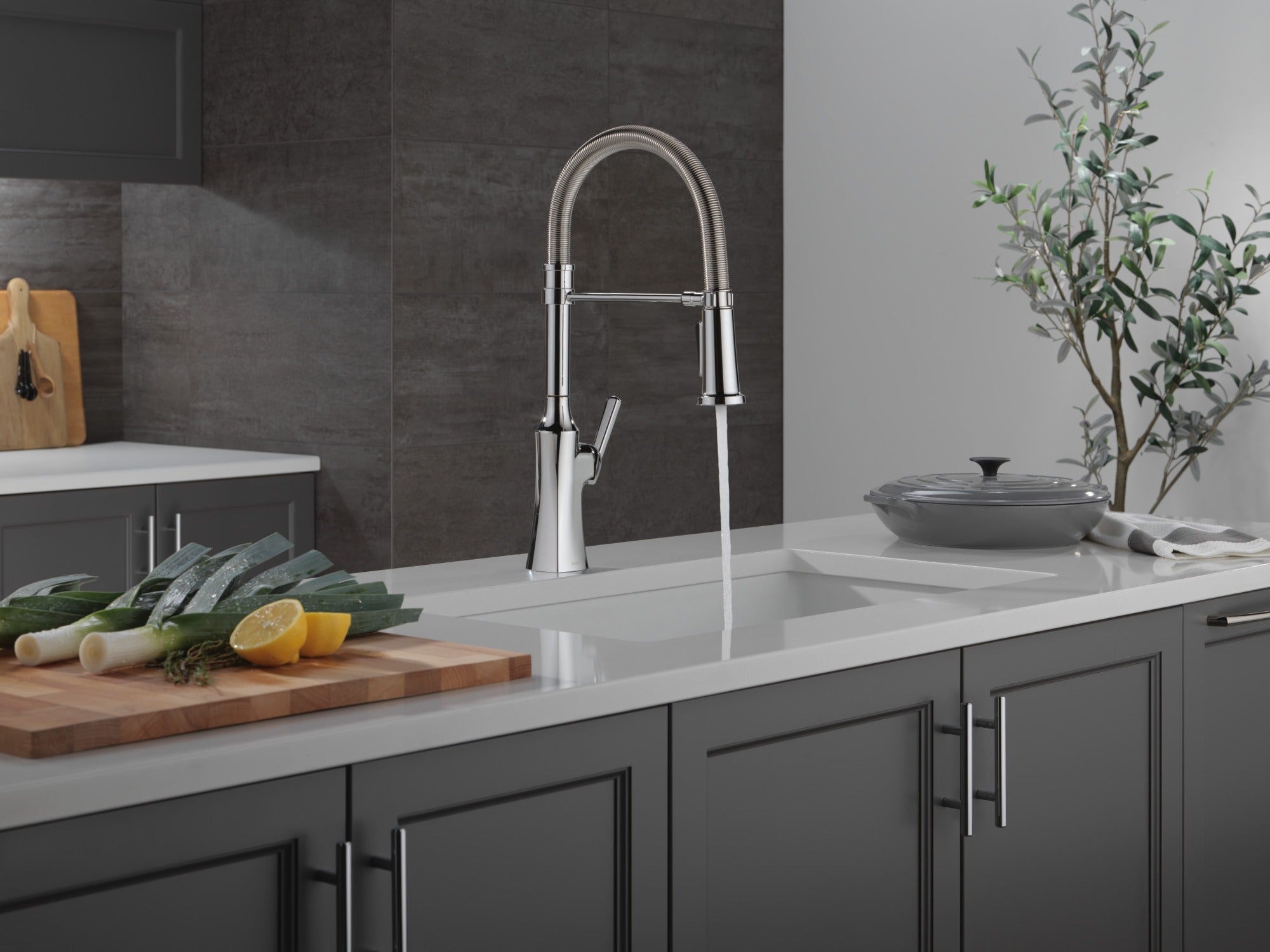 Delta Ermelo® Single Handle Pull-Down Kitchen Faucet With Spring Spout