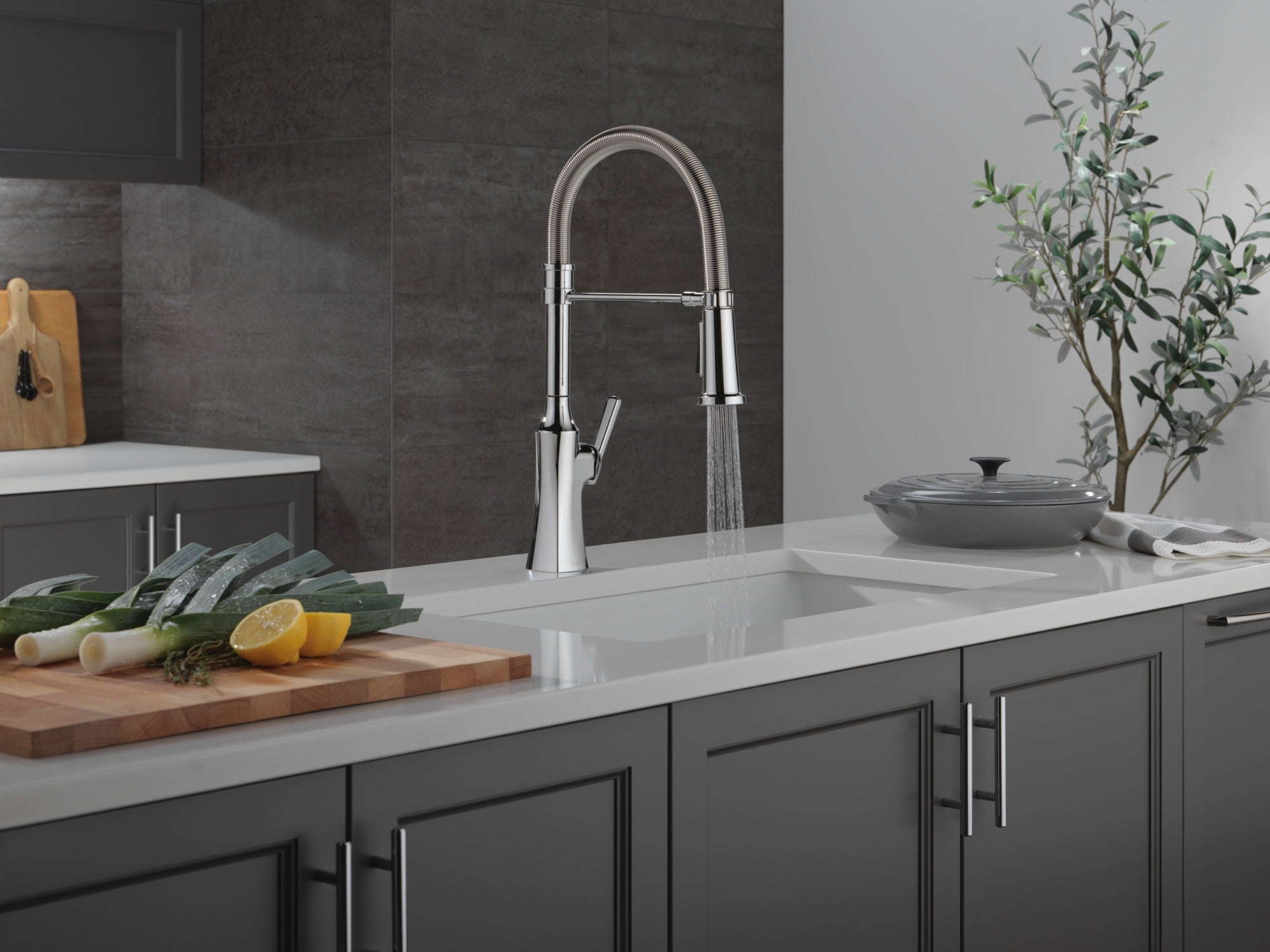 Delta Ermelo® Single Handle Pull-Down Kitchen Faucet With Spring Spout