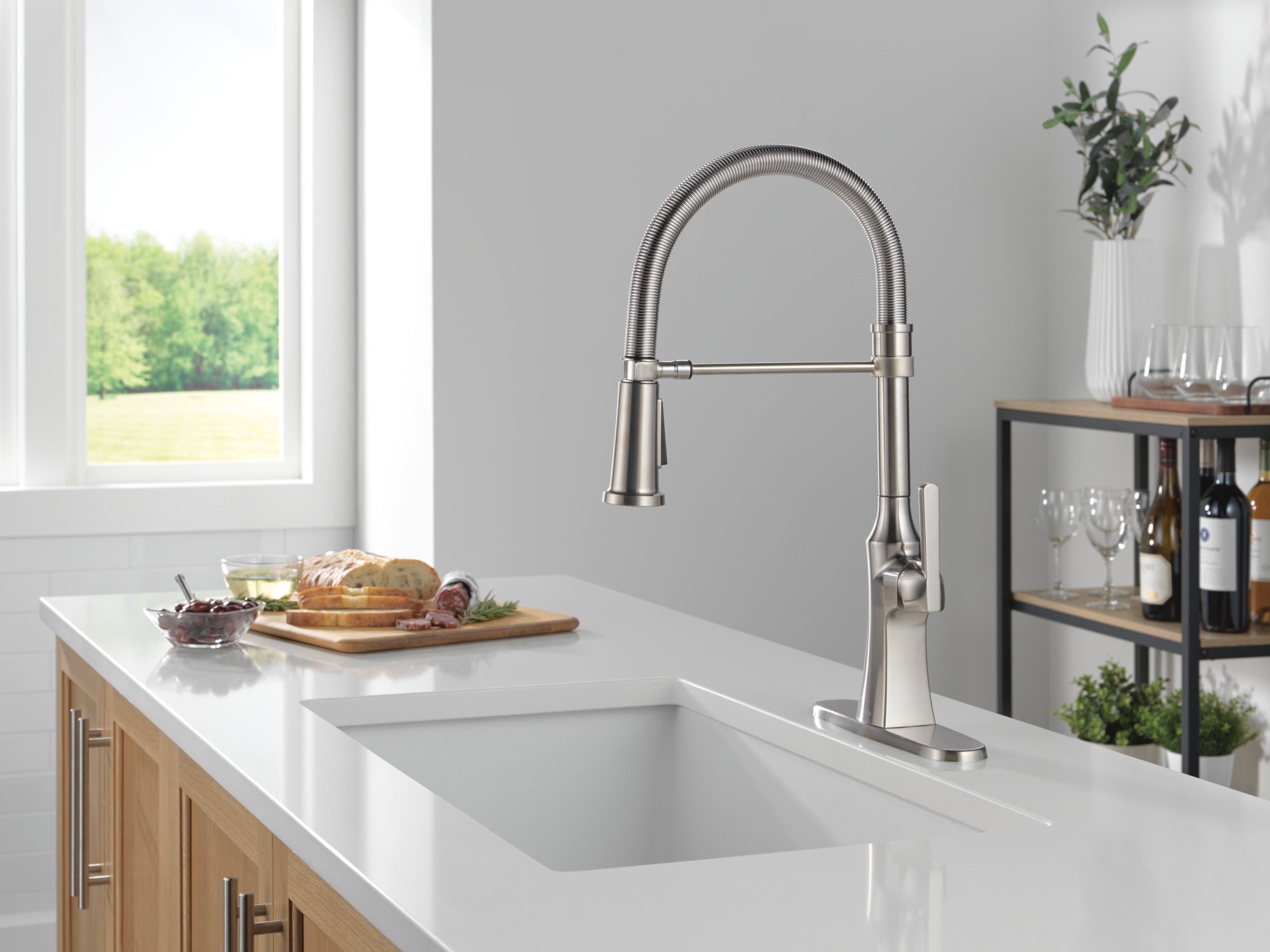 Delta Ermelo® Single Handle Pull-Down Kitchen Faucet With Spring Spout