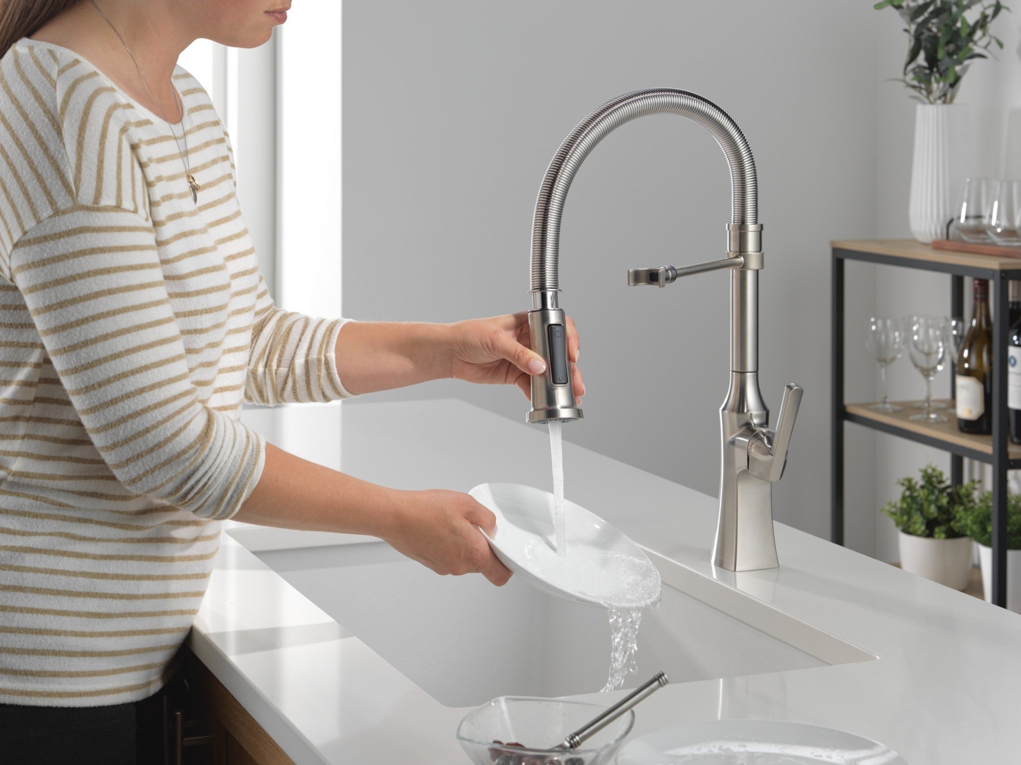 Delta Ermelo® Single Handle Pull-Down Kitchen Faucet With Spring Spout