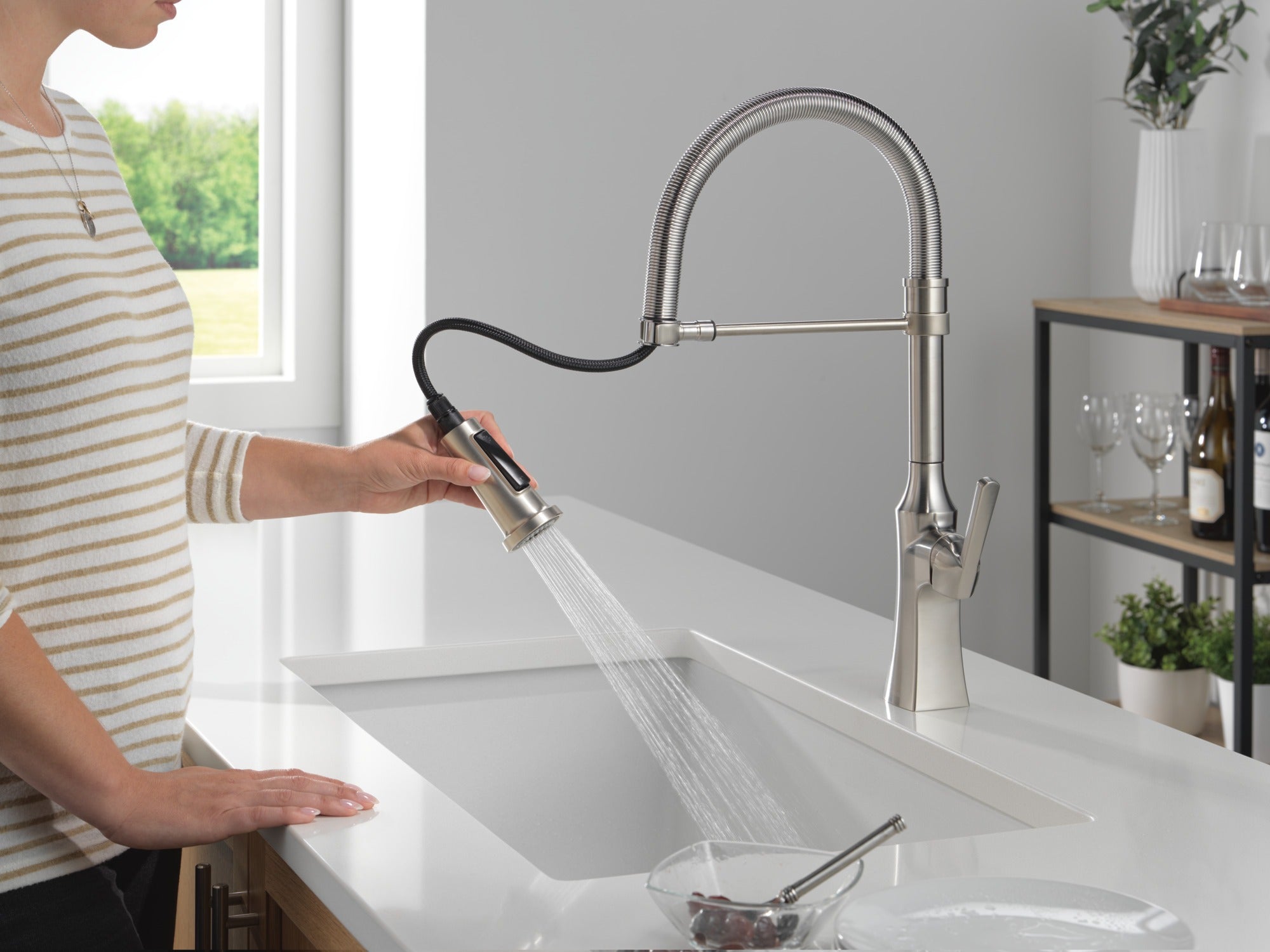 Delta Ermelo® Single Handle Pull-Down Kitchen Faucet With Spring Spout