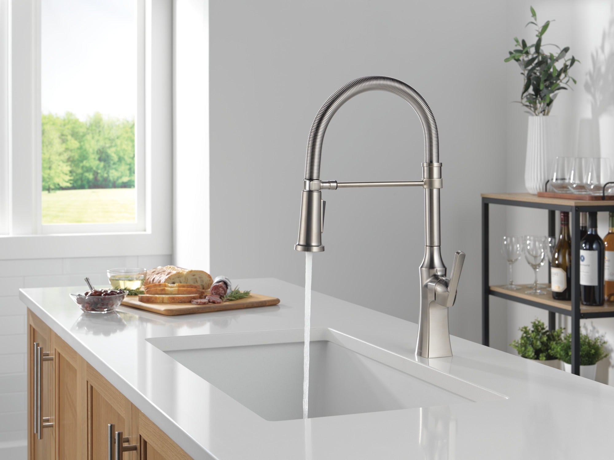 Delta Ermelo® Single Handle Pull-Down Kitchen Faucet With Spring Spout