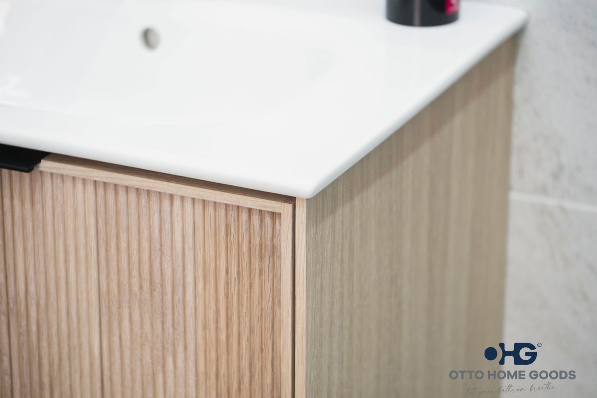 Sorrento 24" Natural Oak Floating Bathroom Vanity with Integrated Sink