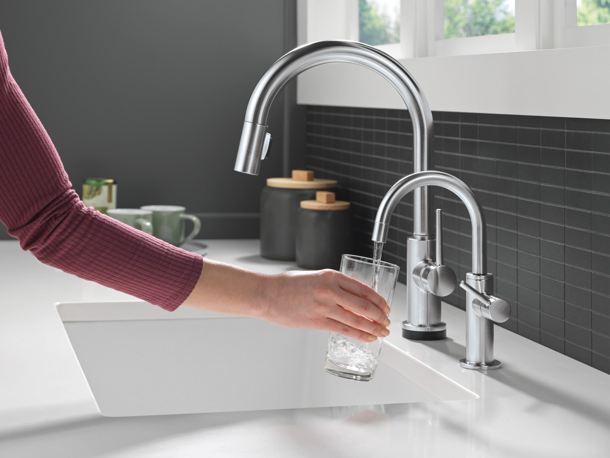 Delta Other Contemporary Round Beverage Faucet