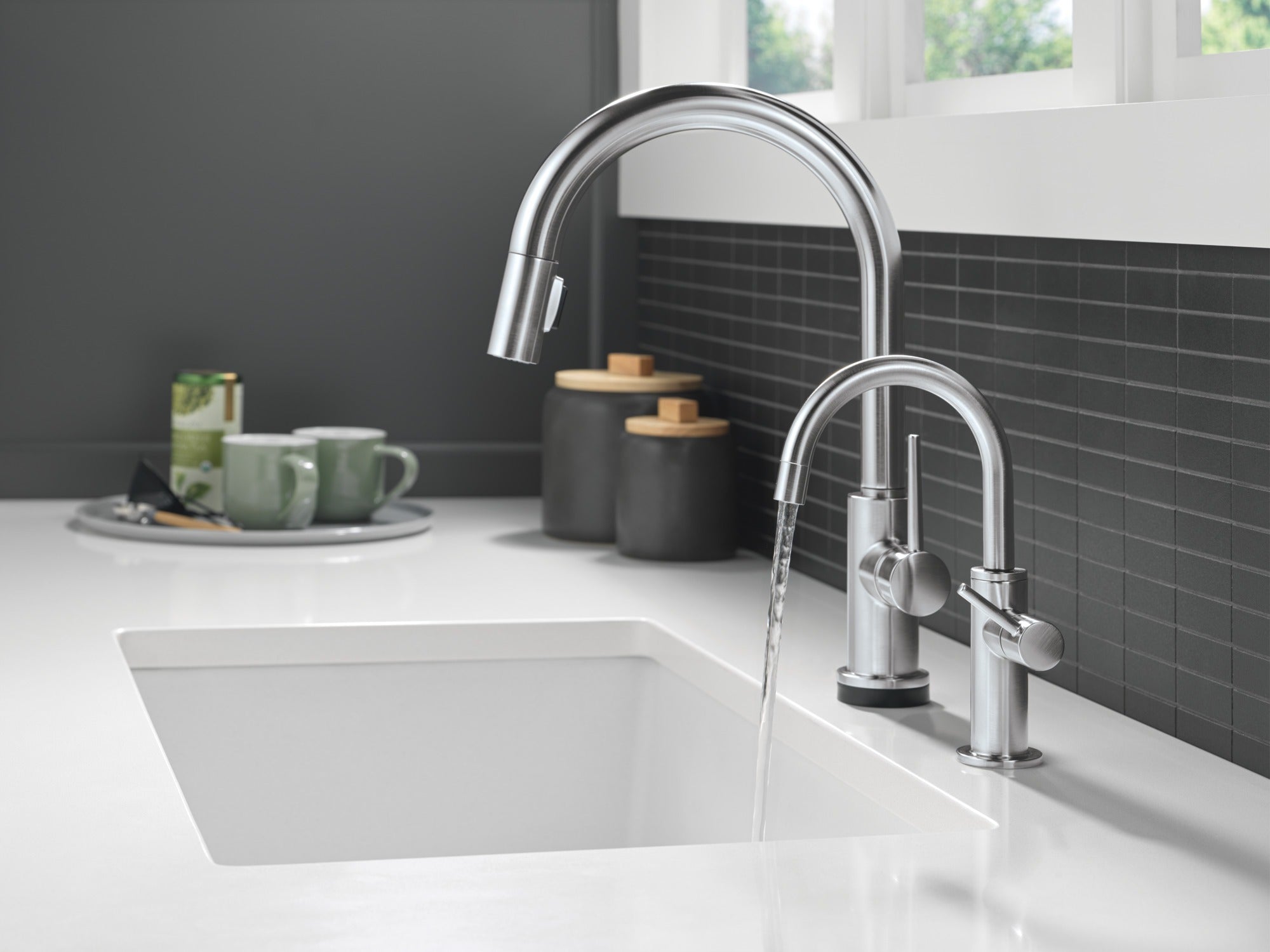 Delta Other Contemporary Round Beverage Faucet