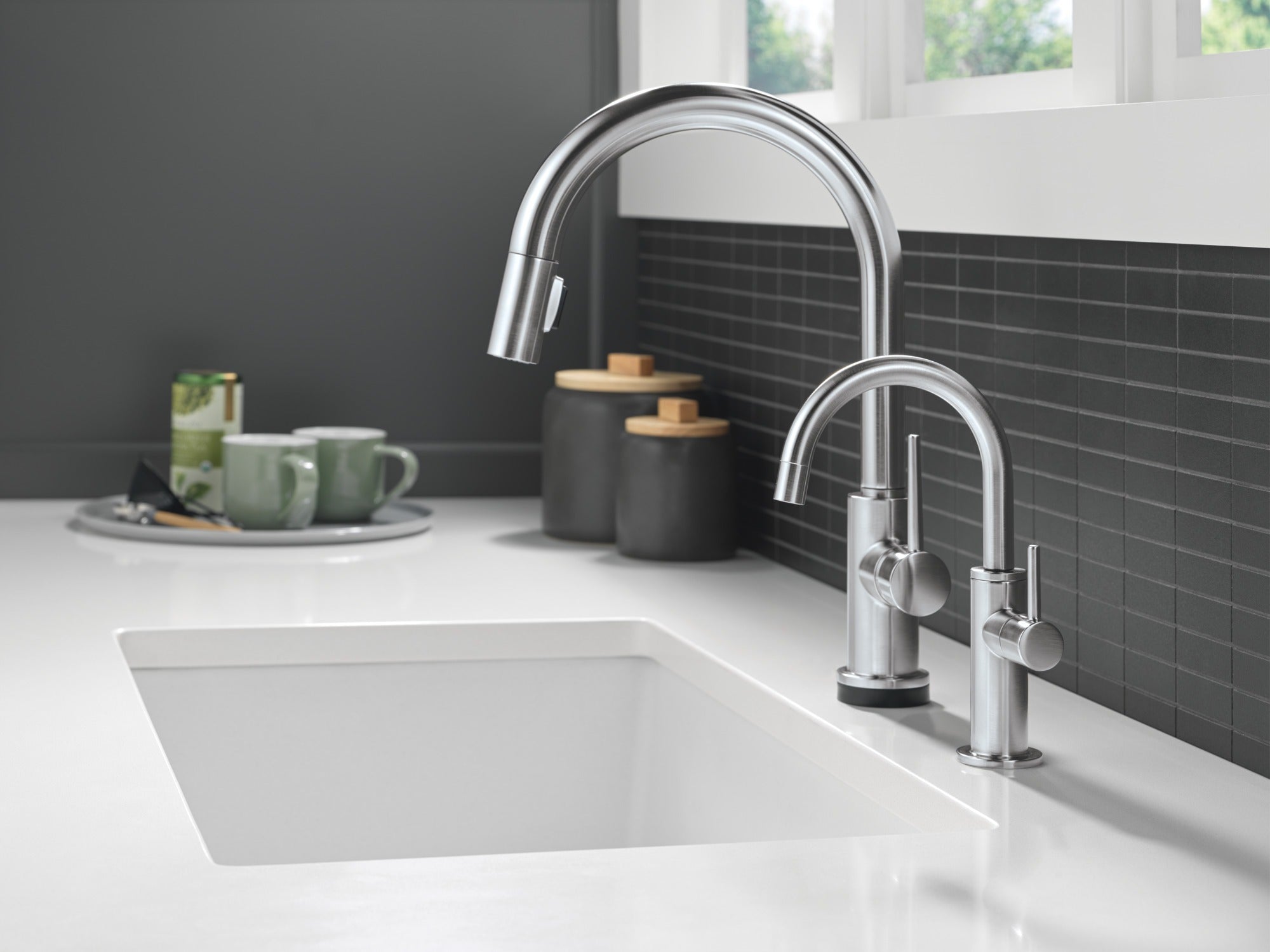 Delta Other Contemporary Round Beverage Faucet