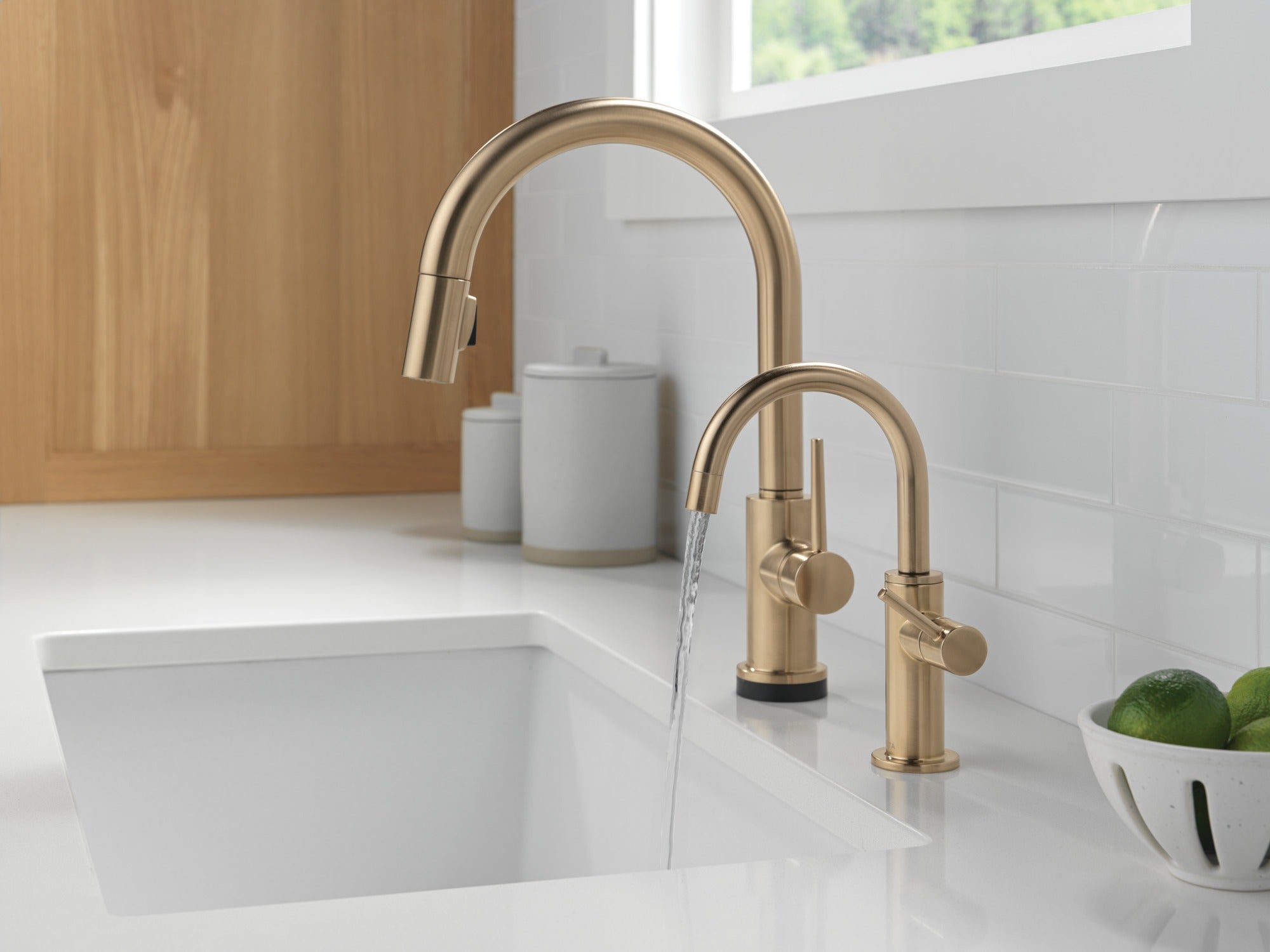 Delta Other Contemporary Round Beverage Faucet