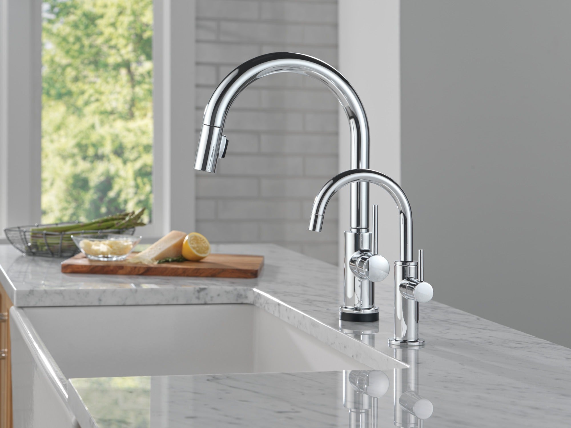 Delta Other Contemporary Round Beverage Faucet