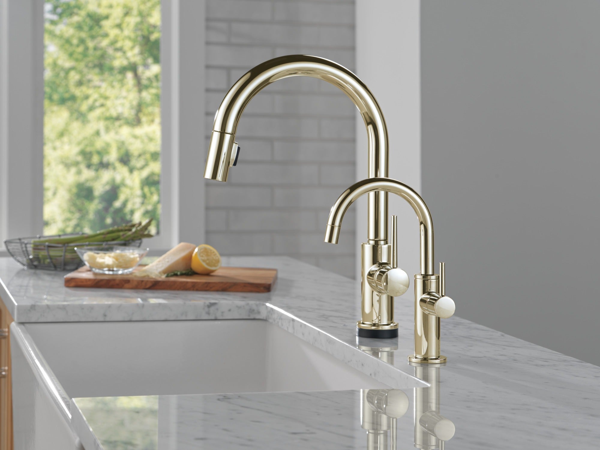 Delta Other Contemporary Round Beverage Faucet