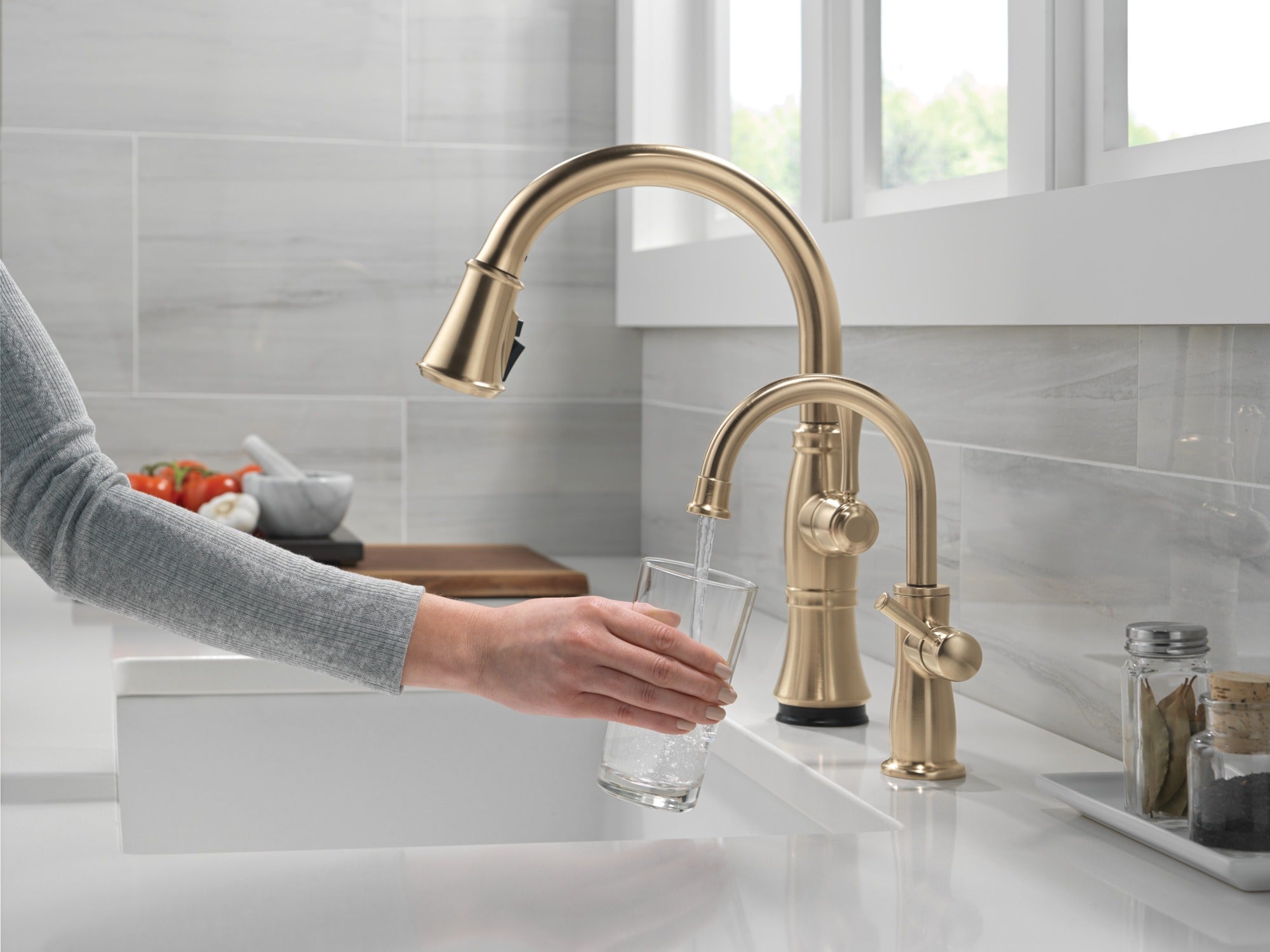 Delta Cassidy® Touch<sub>2</sub>O® Technology Kitchen Faucet with Touchless Technology