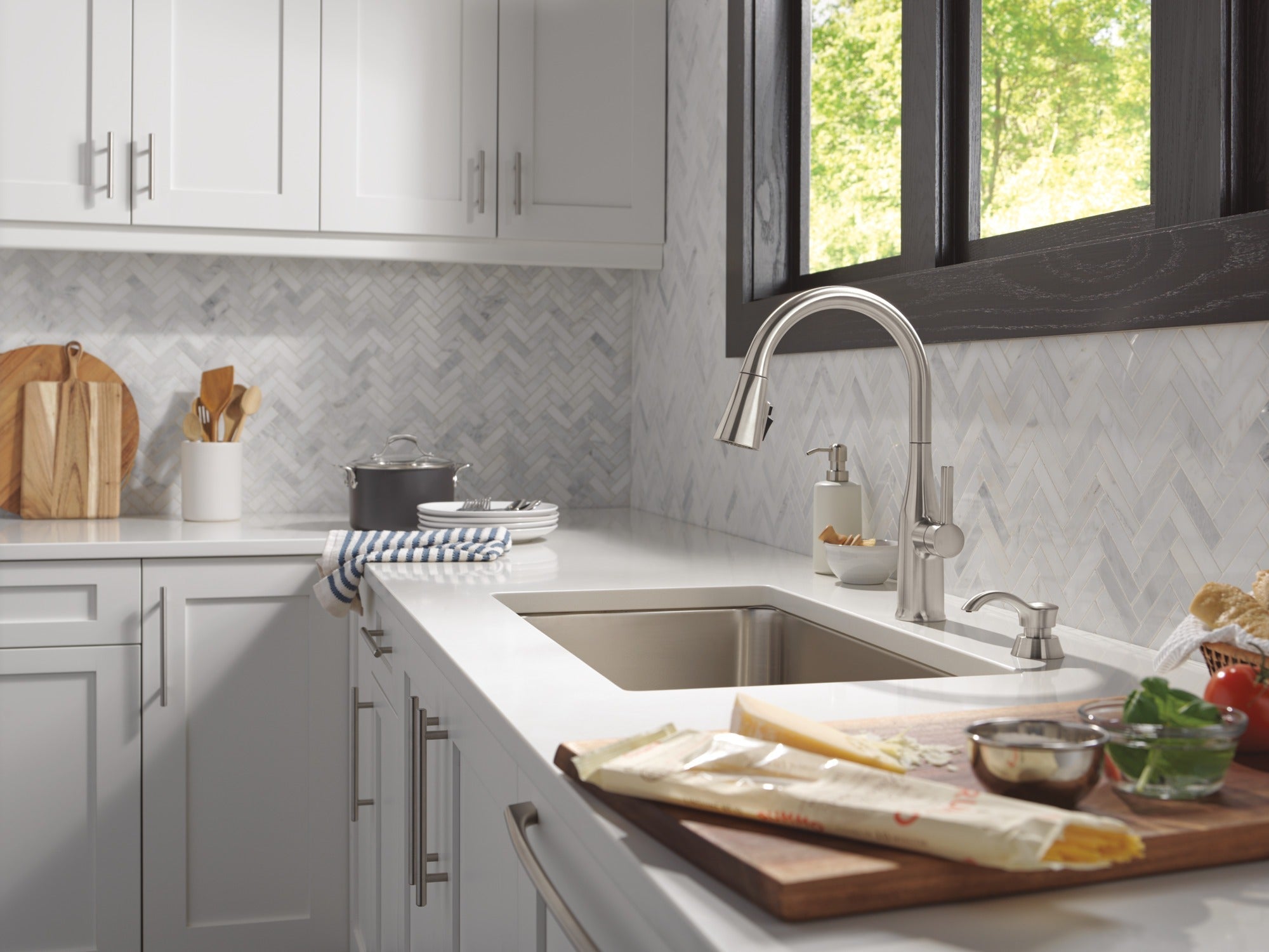 Delta DeLuca™ Soap / Lotion Dispenser