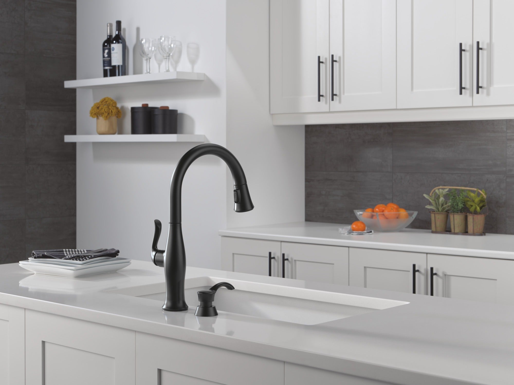 Delta DeLuca™ Soap / Lotion Dispenser