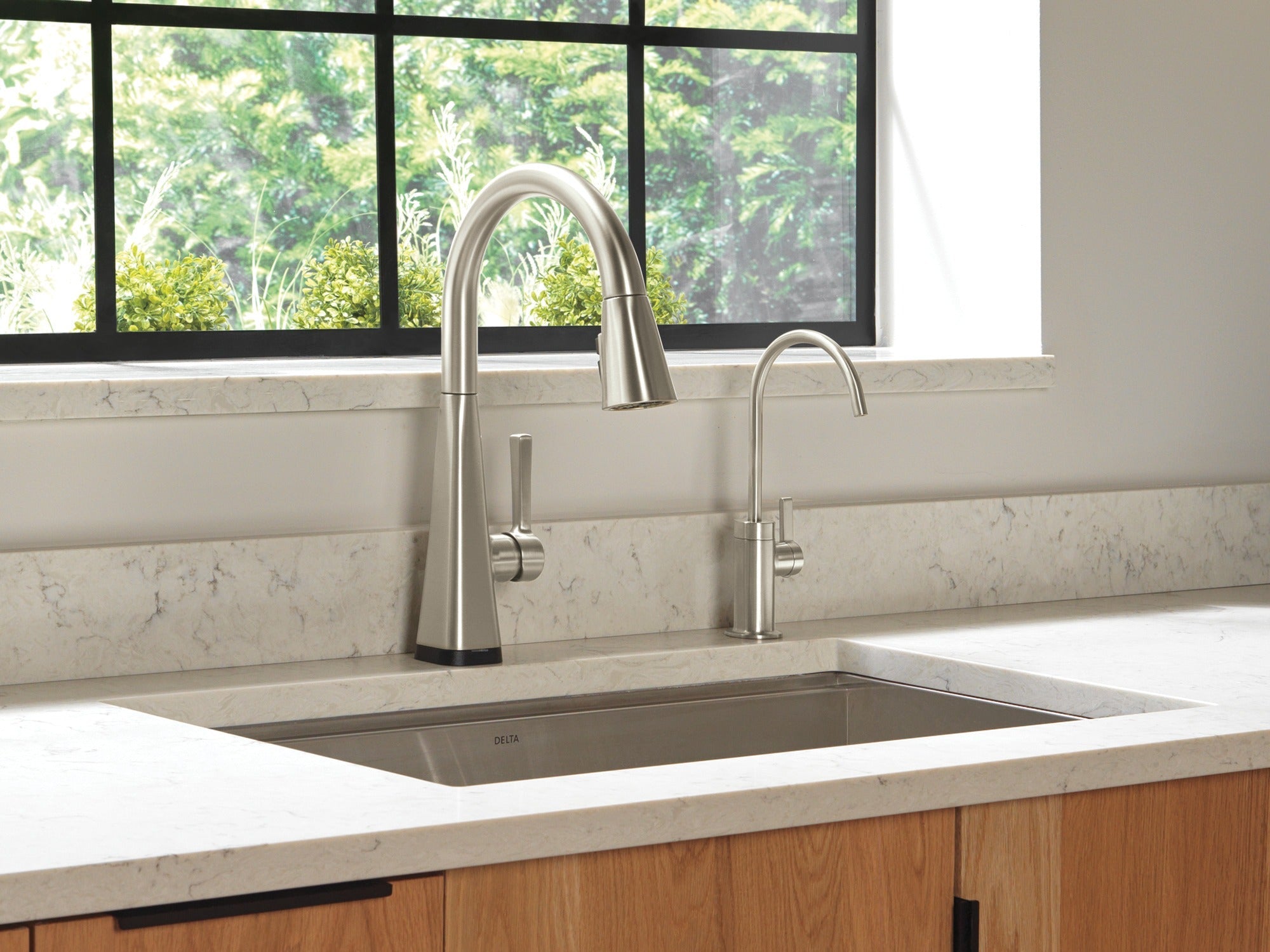 Delta Clarifi™ Contemporary Beverage Faucet