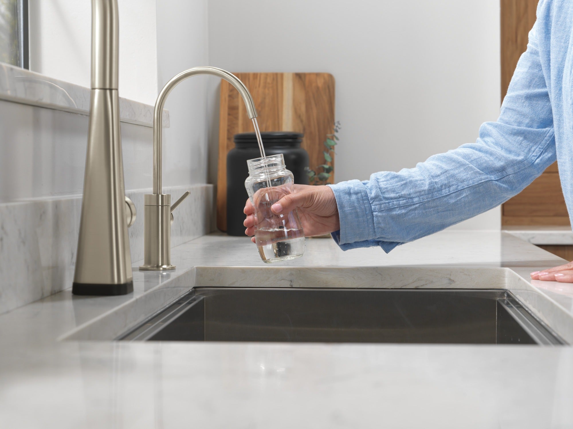 Delta Clarifi™ Contemporary Beverage Faucet