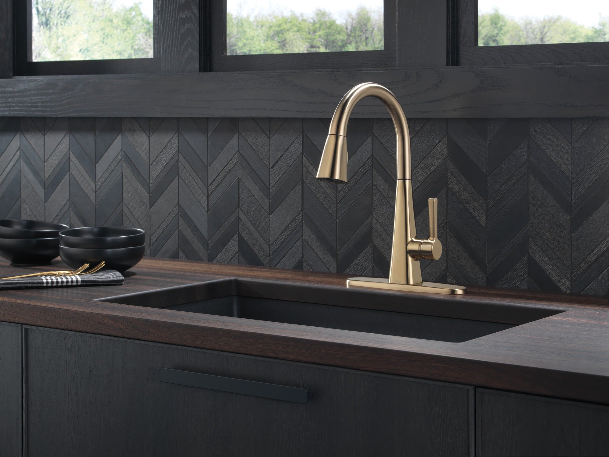 Delta Lenta® Single-Handle Pull-Down Kitchen Faucet