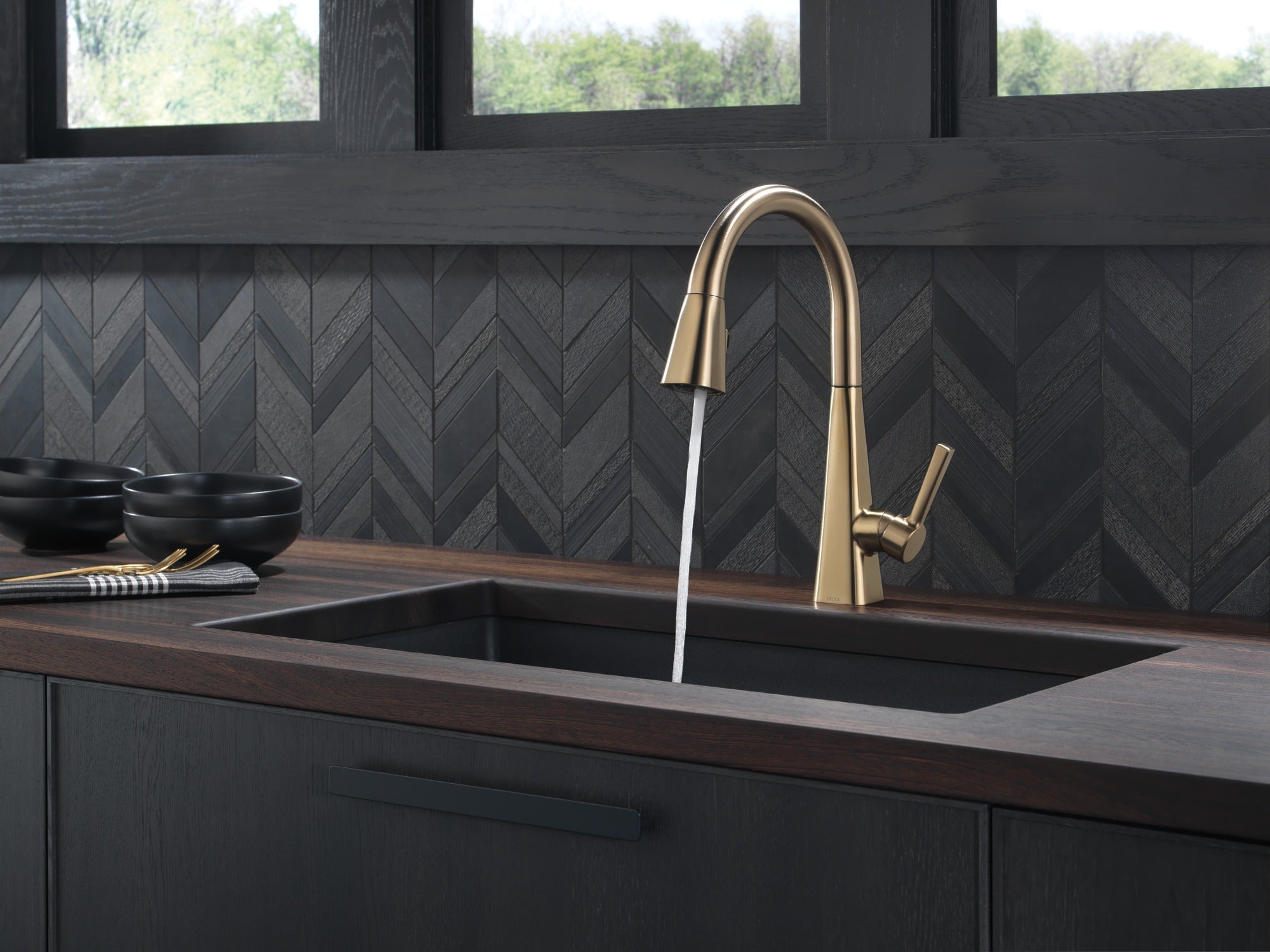 Delta Lenta® Single-Handle Pull-Down Kitchen Faucet