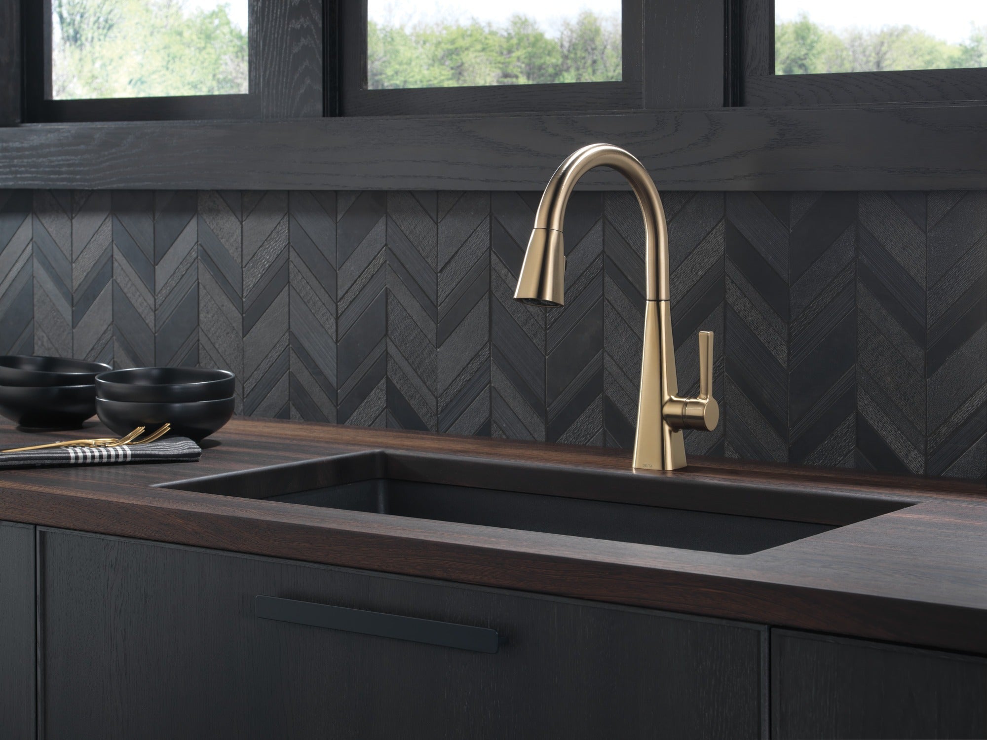 Delta Lenta® Single-Handle Pull-Down Kitchen Faucet