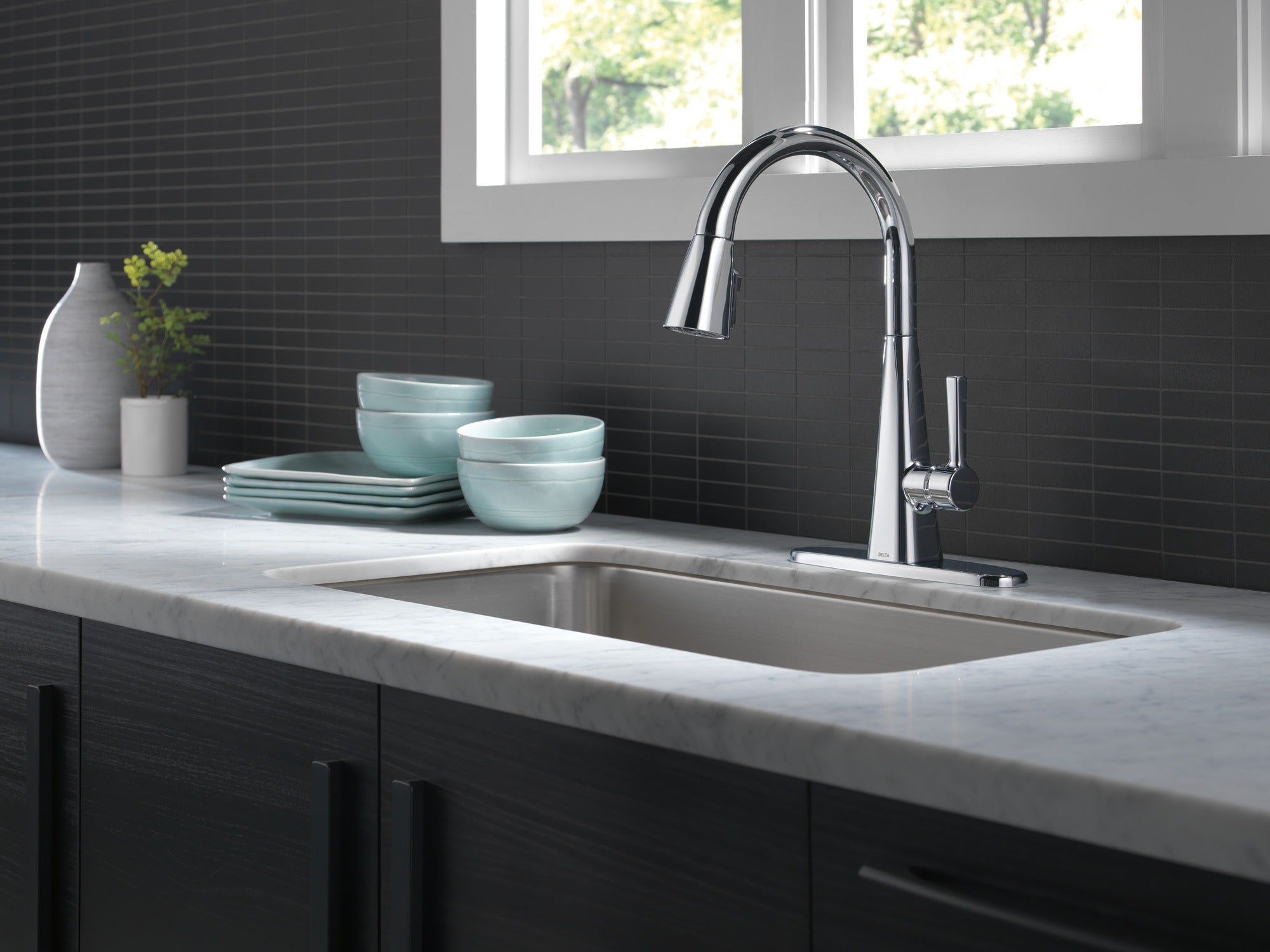 Delta Lenta® Single-Handle Pull-Down Kitchen Faucet