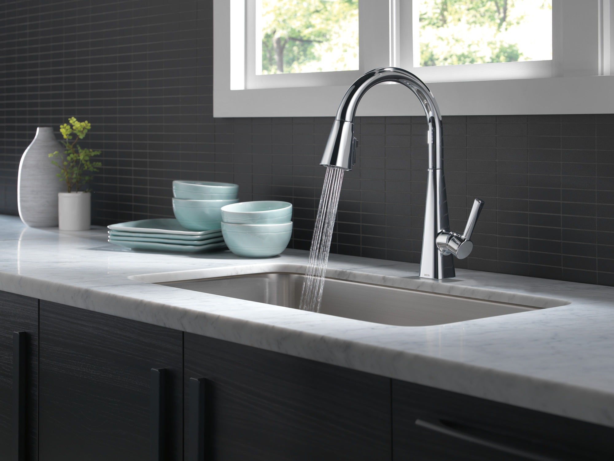 Delta Lenta® Single-Handle Pull-Down Kitchen Faucet