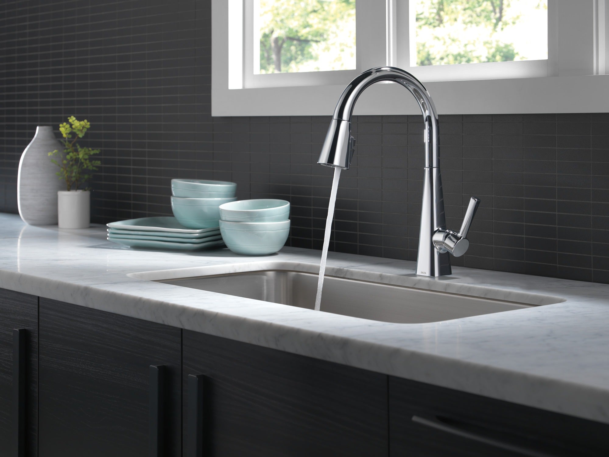 Delta Lenta® Single-Handle Pull-Down Kitchen Faucet
