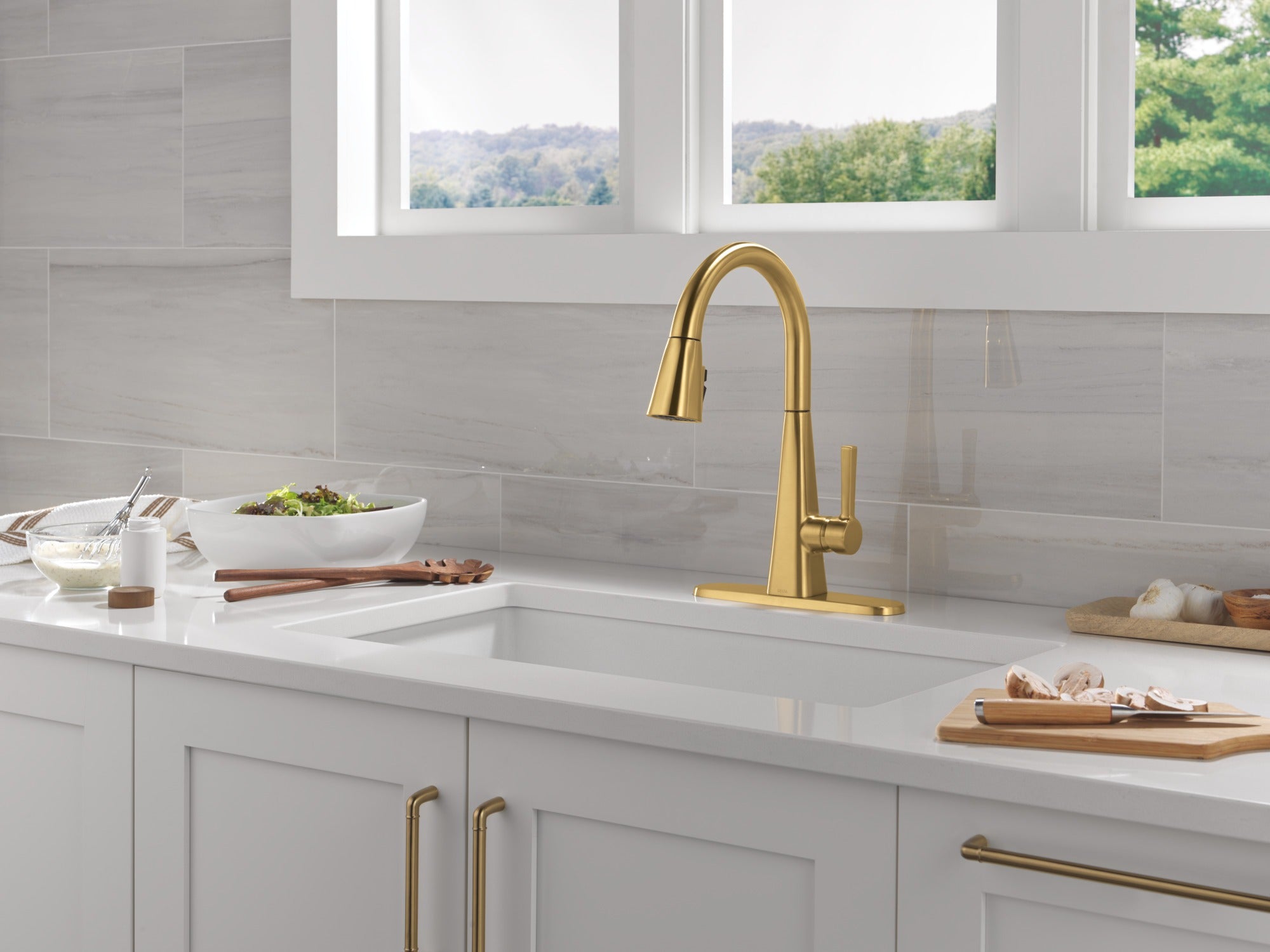 Delta Lenta® Single-Handle Pull-Down Kitchen Faucet