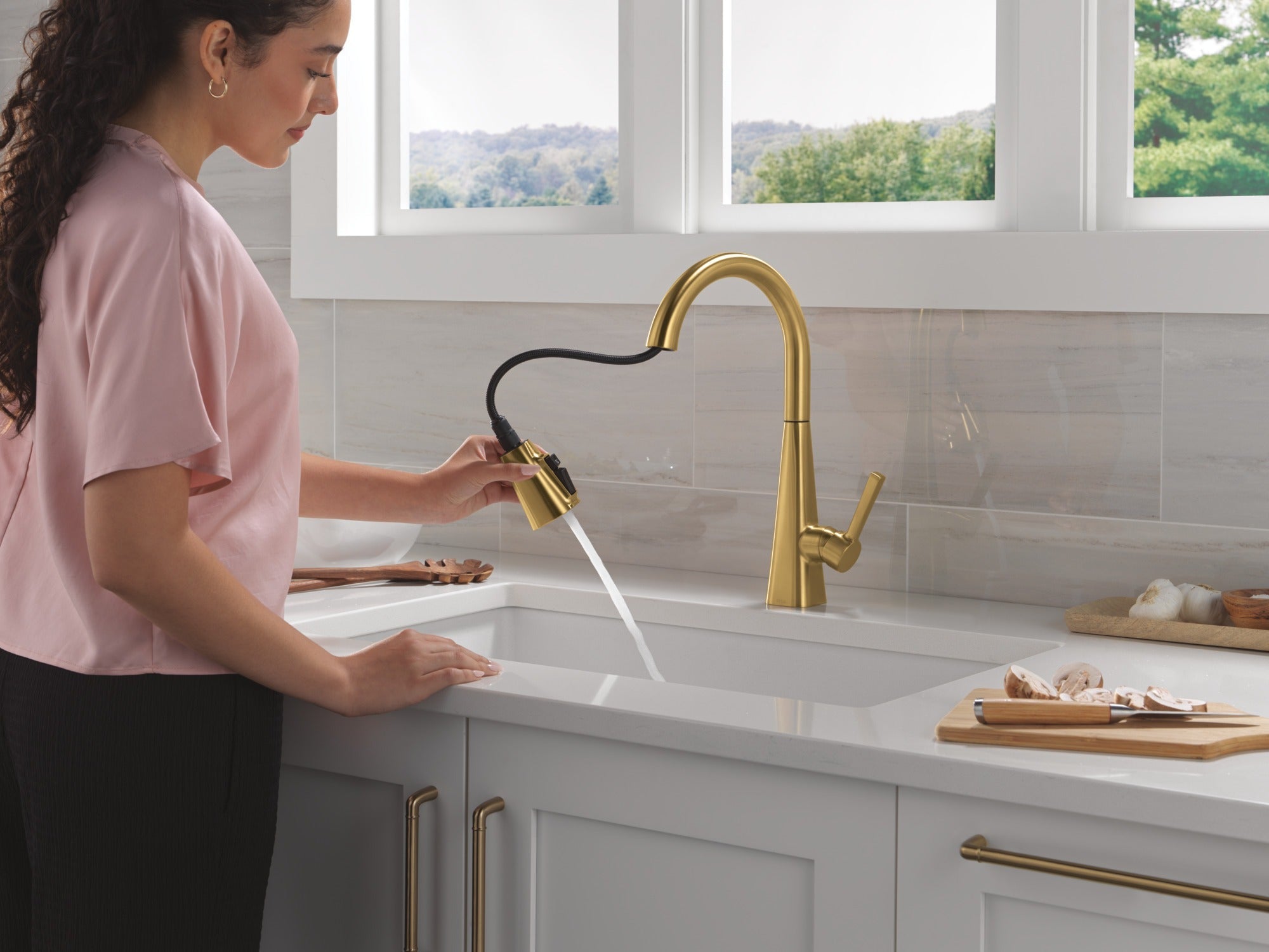 Delta Lenta® Single-Handle Pull-Down Kitchen Faucet