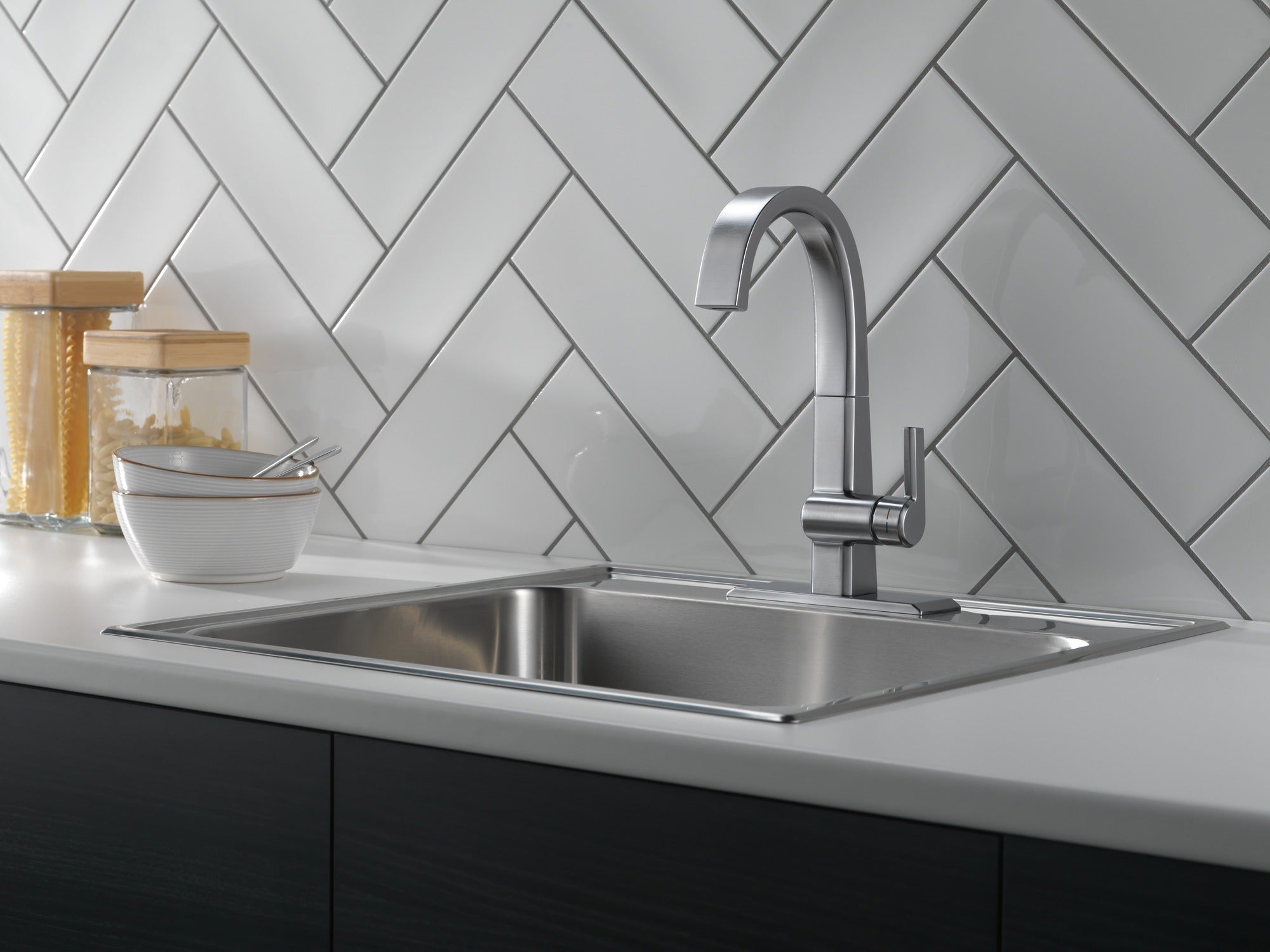 Delta Pivotal® Escutcheon and Gasket - Transitional / Contemporary Bar