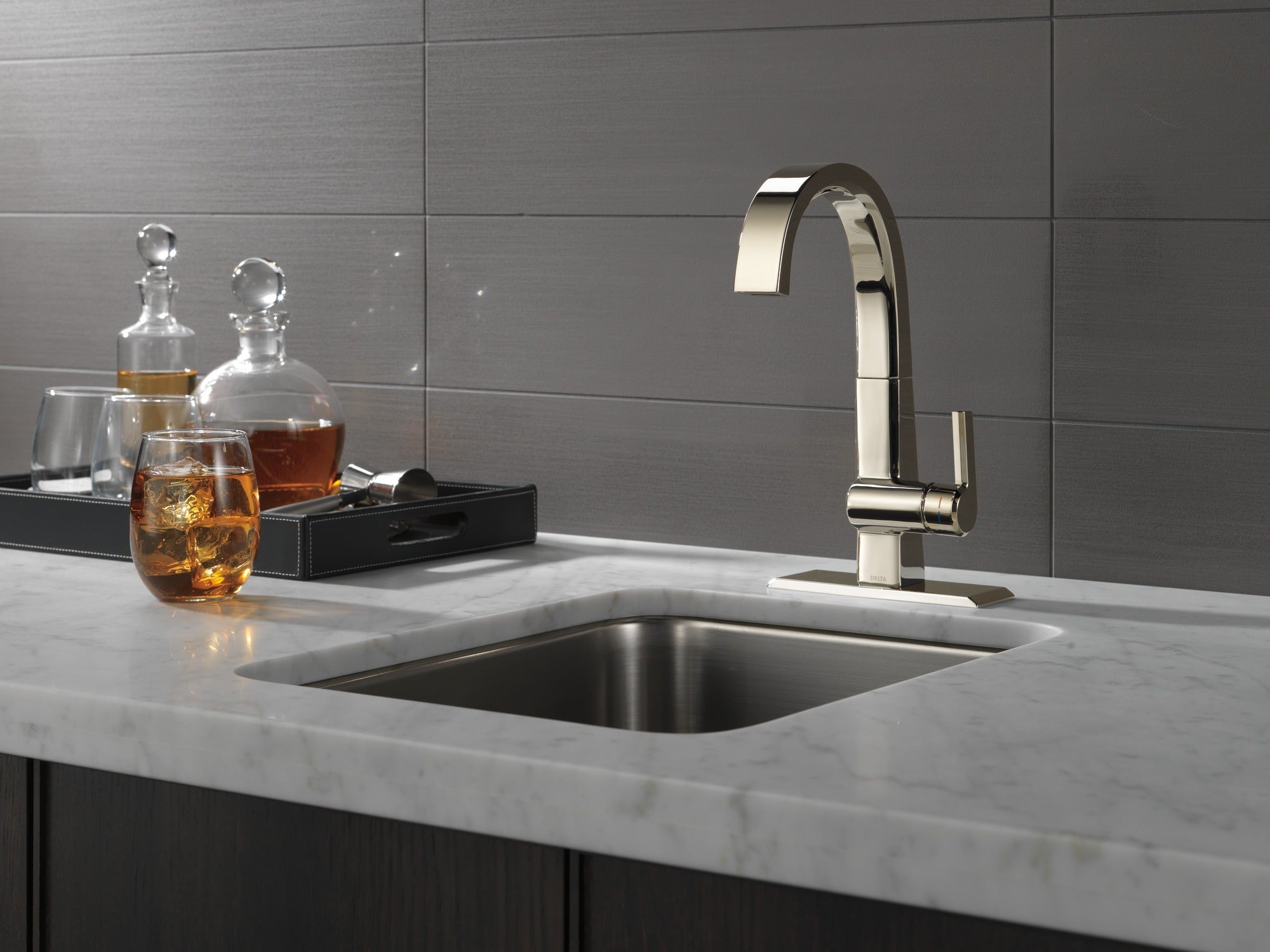 Delta Pivotal® Escutcheon and Gasket - Transitional / Contemporary Bar