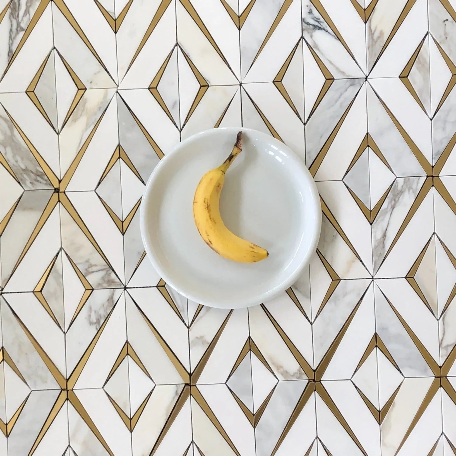 DIAMOND MOSAIC POLISHED THASSOS CALACATTA  AND BRASS