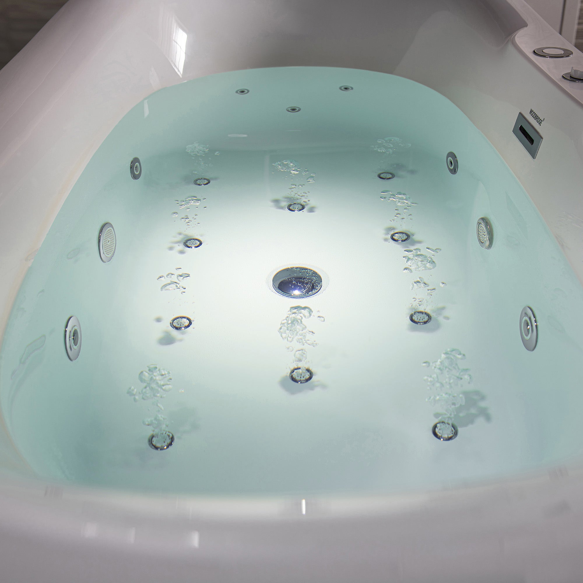WOODBRIDGE 71" x 31-1/2" Whirlpool Water Jetted and Air Bubble Freestanding Heated Soaking Combination Bathtub